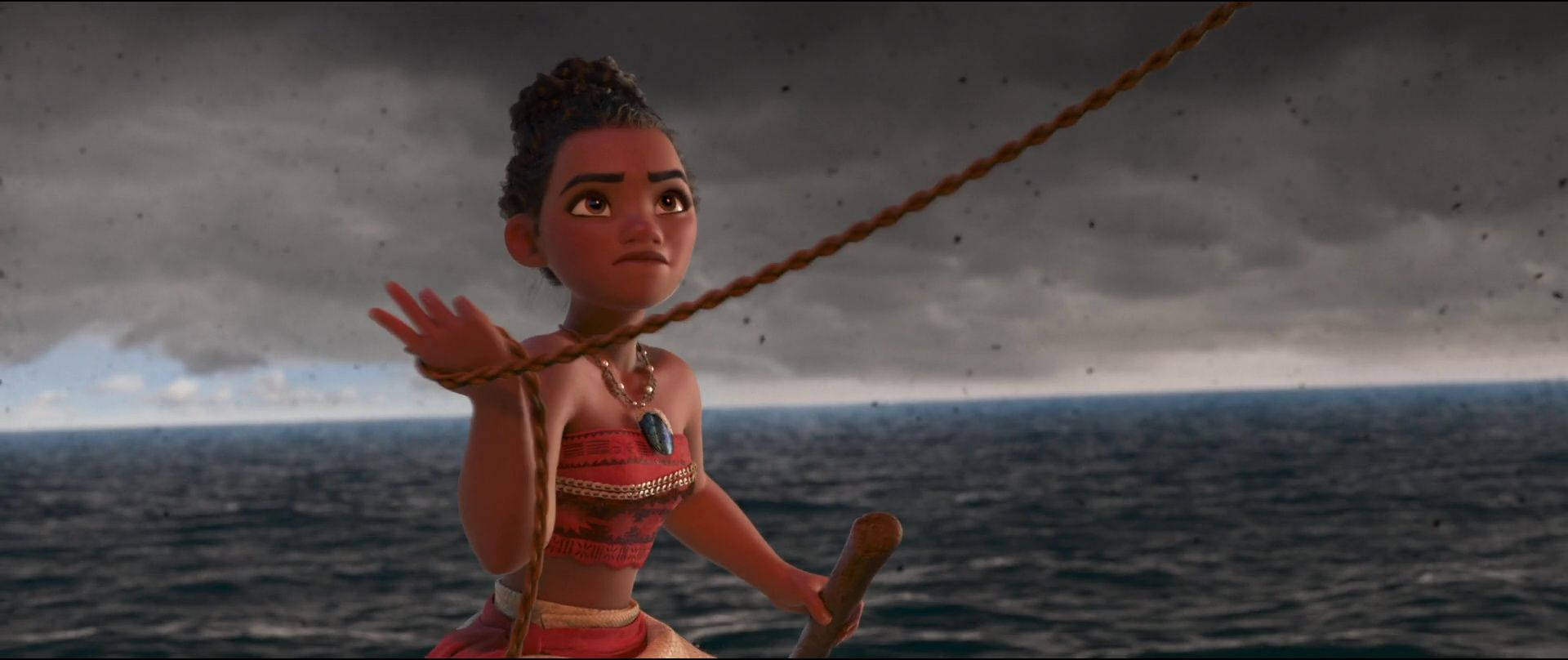 Moana 桌布 壁紙 — 一個堅定的動畫女孩站在船上，在烏雲下的暴風雨中抓著繩索。