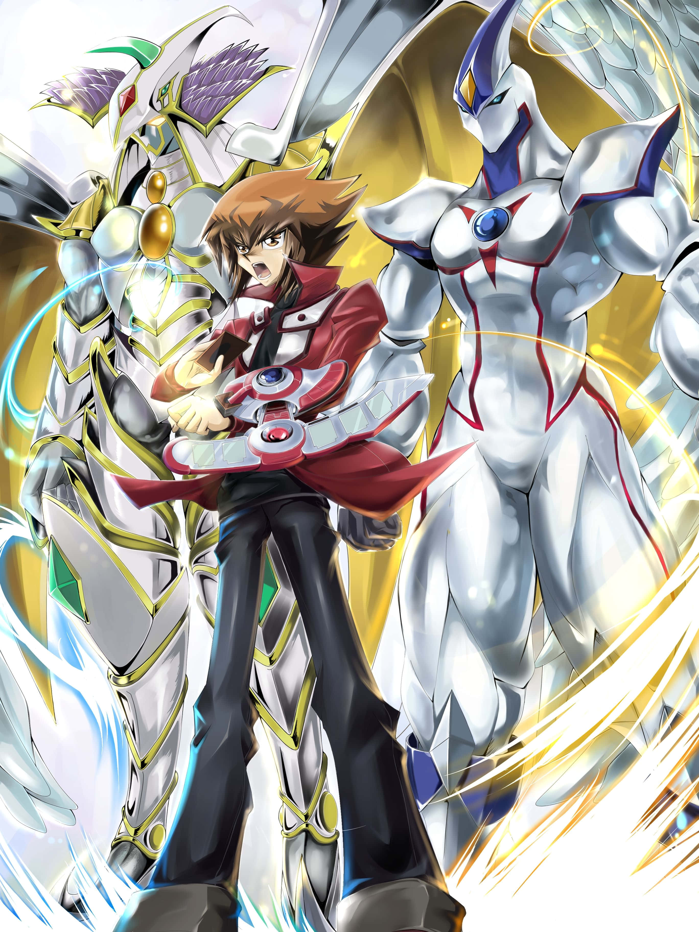 Jaden Yuki 桌布 壁紙 — 一個堅定的動畫男孩，身穿紅黑衣服，與兩隻發光的銀色有翼怪物站在燦爛的金色背景前。