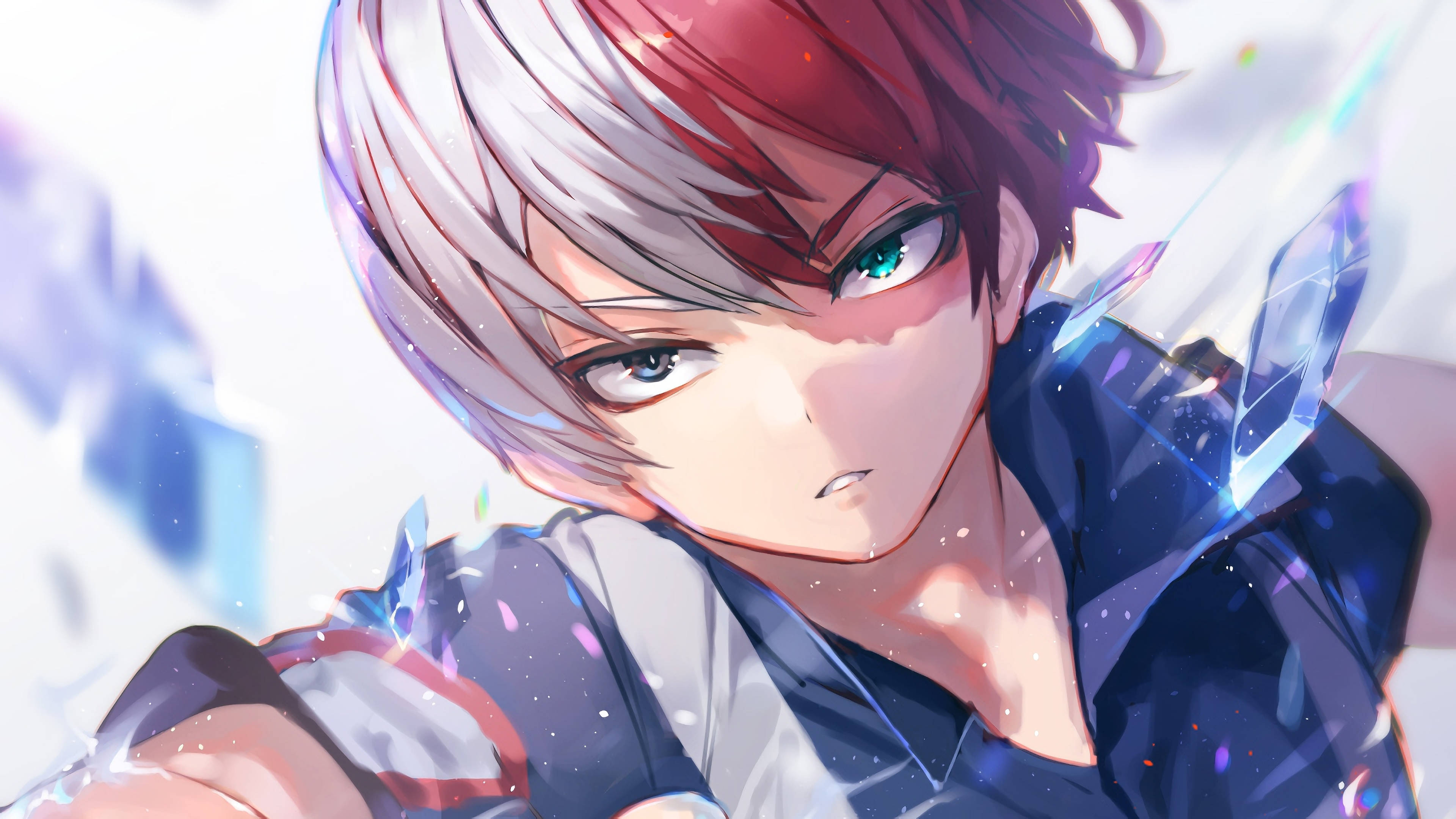 Todoroki Aesthetic 桌布 壁紙 — 一個堅定的動畫男孩，銀色和紅色的頭髮，發光的綠色眼睛，在明亮的背景下揮舞著水晶劍。