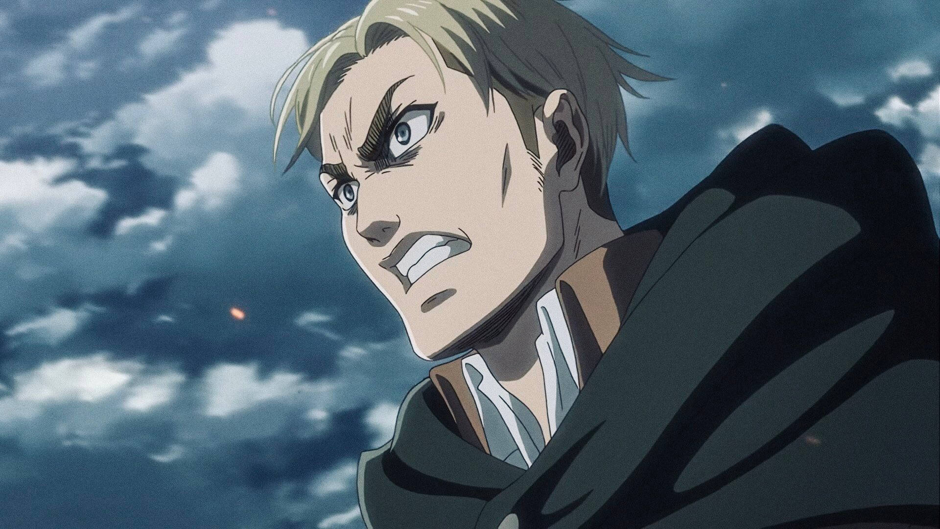 Erwin 桌布 壁紙 — 一個堅定的動畫男性角色，金髮和強烈的藍色眼睛，在暴風雨的天空下兇猛地凝視。