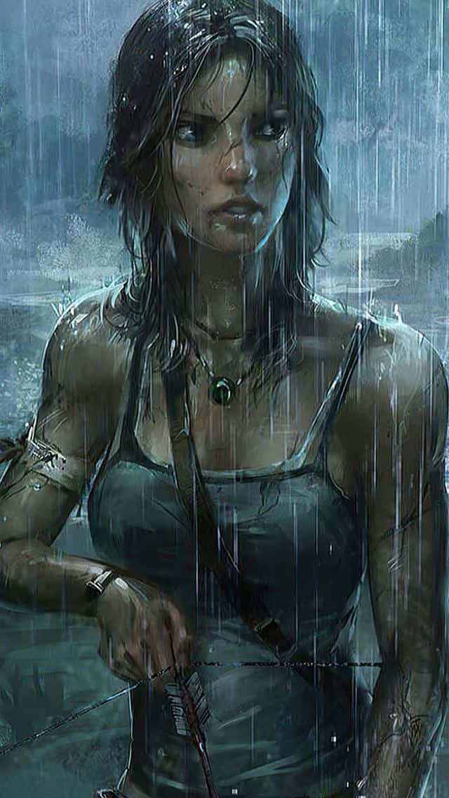 iPhone Xs Rise Of The Tomb Raider 桌布 壁紙 — 一個堅定的女人，濕透的頭髮和雨水順著臉頰流下，站在風暴迷霧的環境中，手持弓箭。
