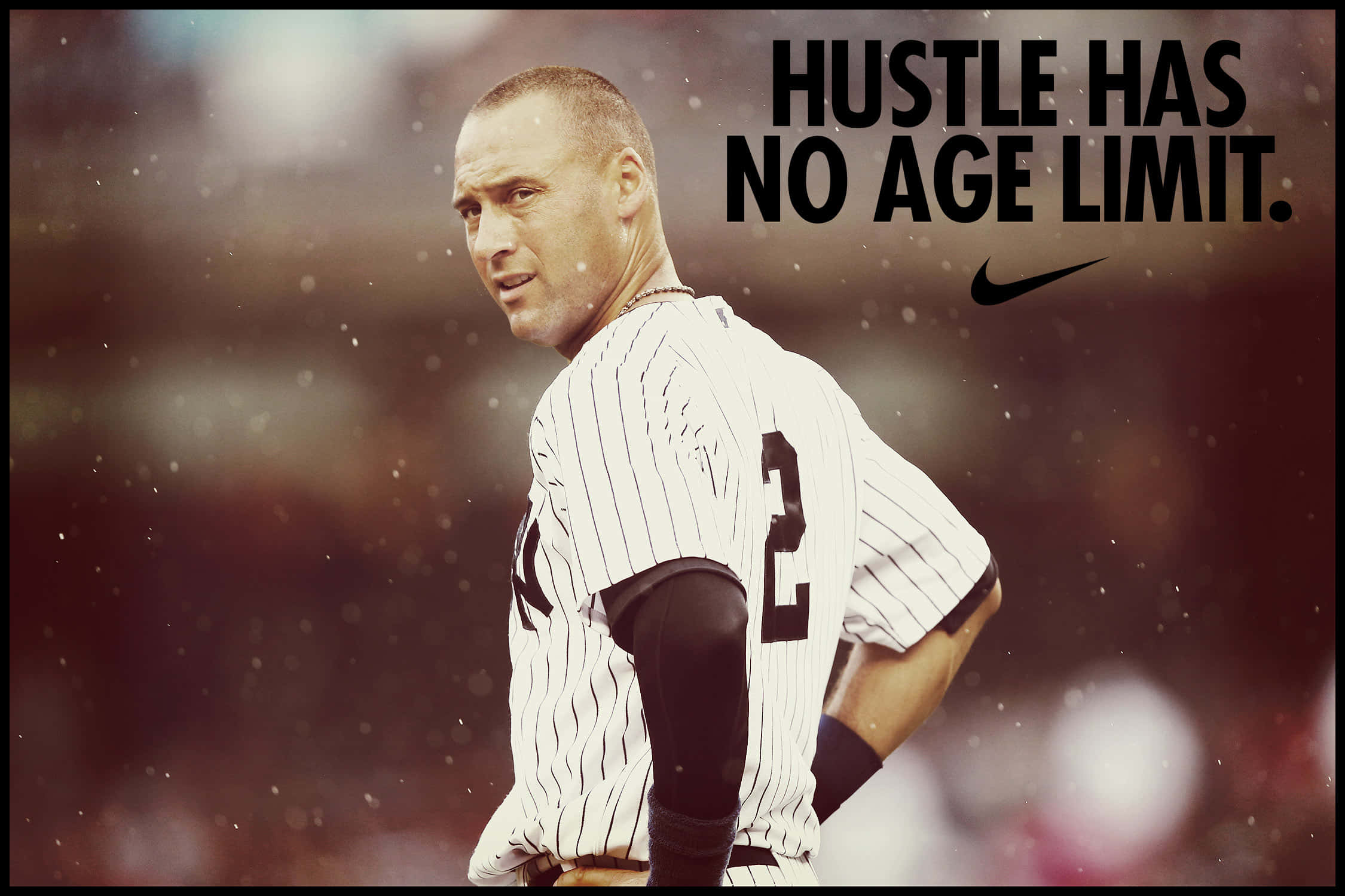 Derek Jeter 桌布 壁紙 — 一個堅定的棒球運動員穿著條紋制服站在雨中，上面寫著「奮鬥沒有年齡限制」。