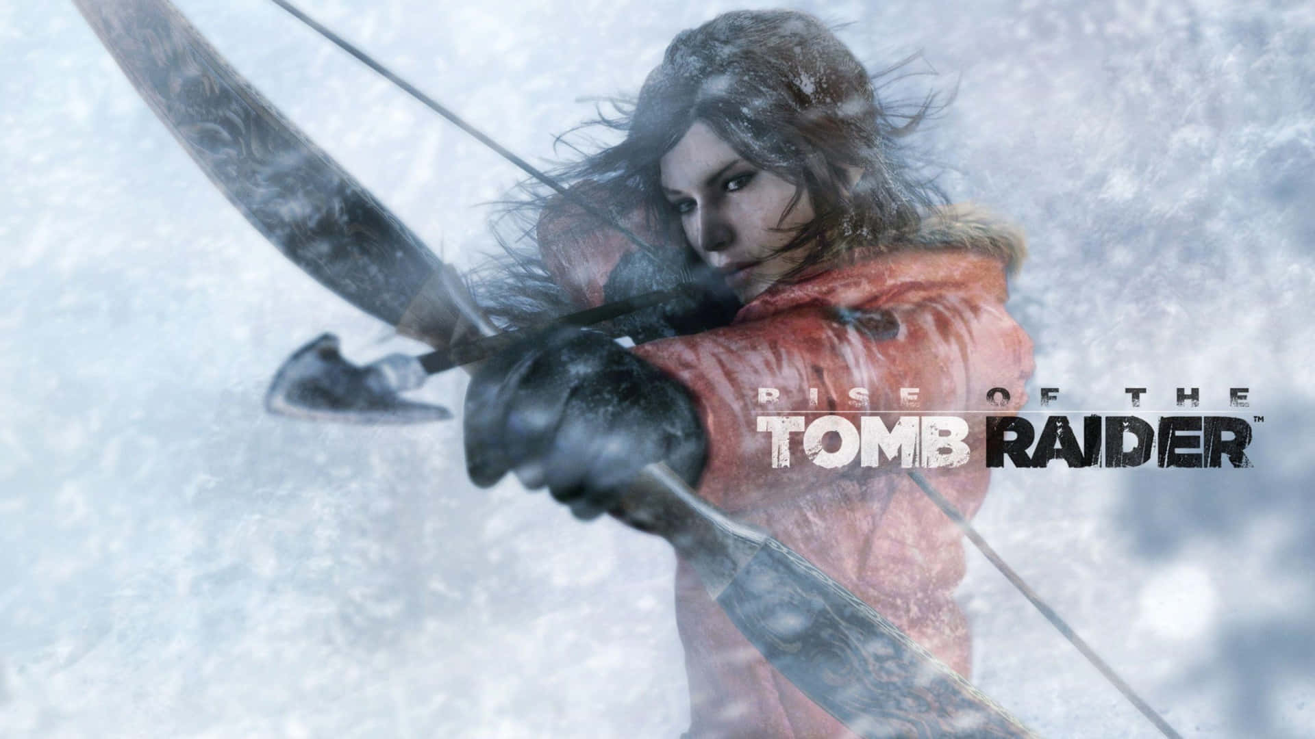 Lara Croft 桌布 壁紙 — 一個堅定的蘿拉·卡芙特穿著紅色外套，在旋轉的雪中拉弓，構成一個戲劇性的冬季場景。
