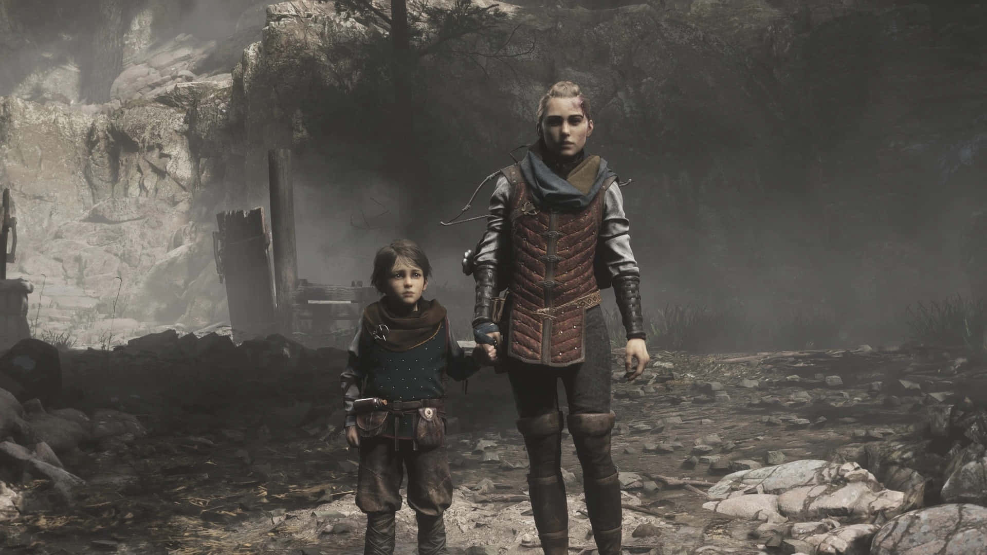 Stealth Games 桌布 壁紙 — 一個堅定的裝甲女人和一個小孩手牽手站在霧氣瀰漫的岩石荒地中，身後是破碎的廢墟。