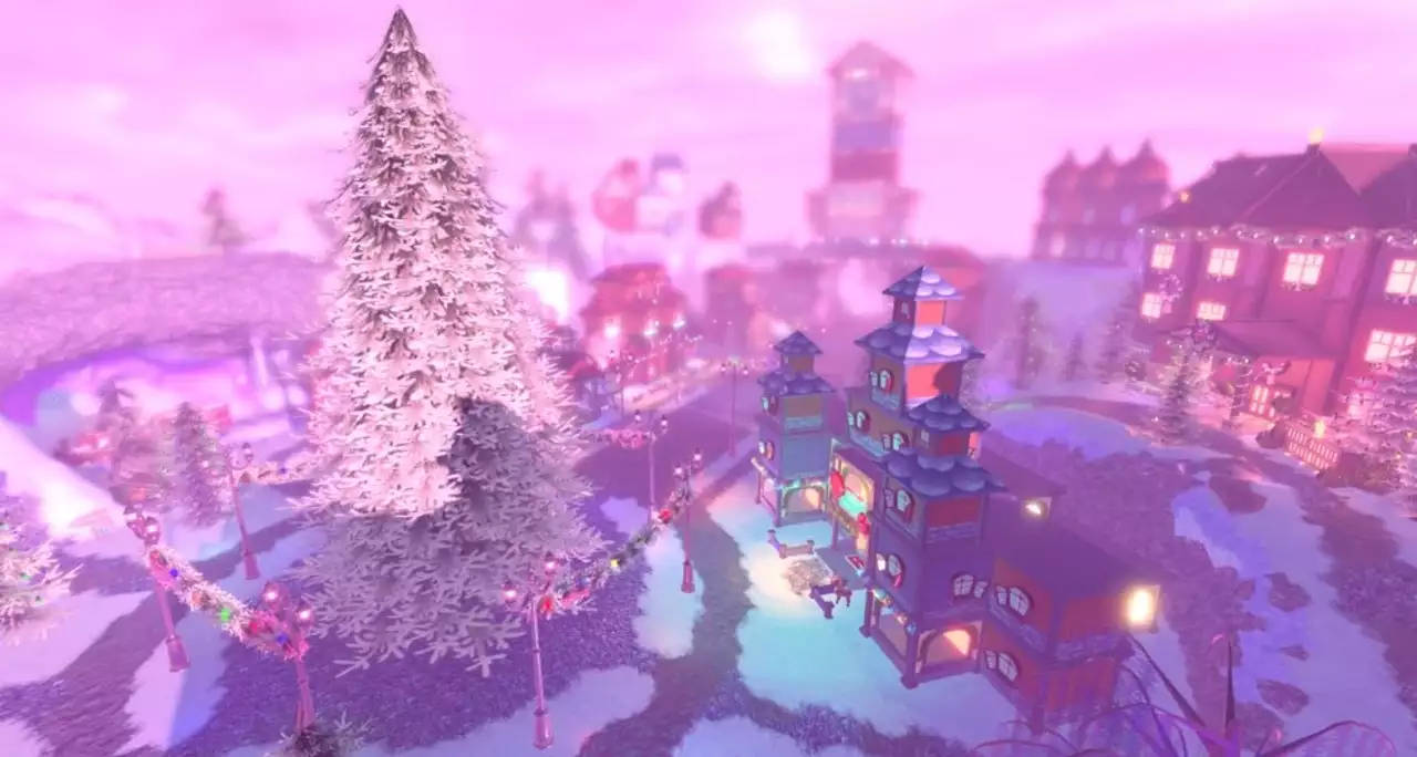 Roblox Royale High 桌布 壁紙 — 一個夢幻的雪覆蓋村莊，在粉紅色的暮色天空下，有發光的燈光和糖果色的建築。