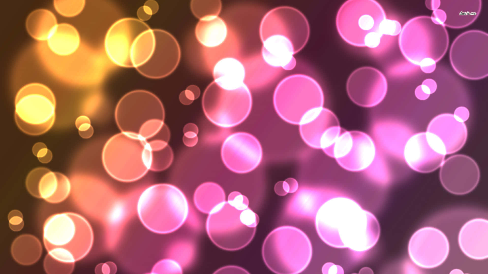 Bubbles 桌布 壁紙 — 一個夢幻般的抽象背景，由發光的粉紅色和金色散景圓圈柔和重疊在溫暖色調中。