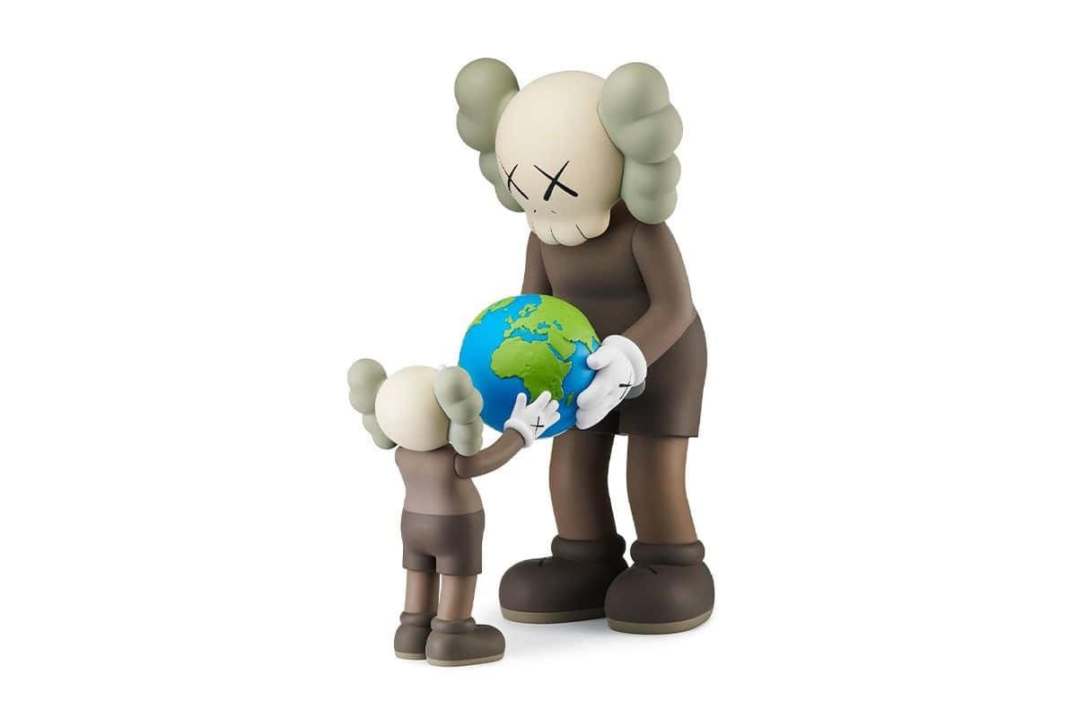 KAWS 桌布 壁紙 — 一個大和一個小的KAWS公仔在純白背景上輕輕地一起抱著一個地球儀。