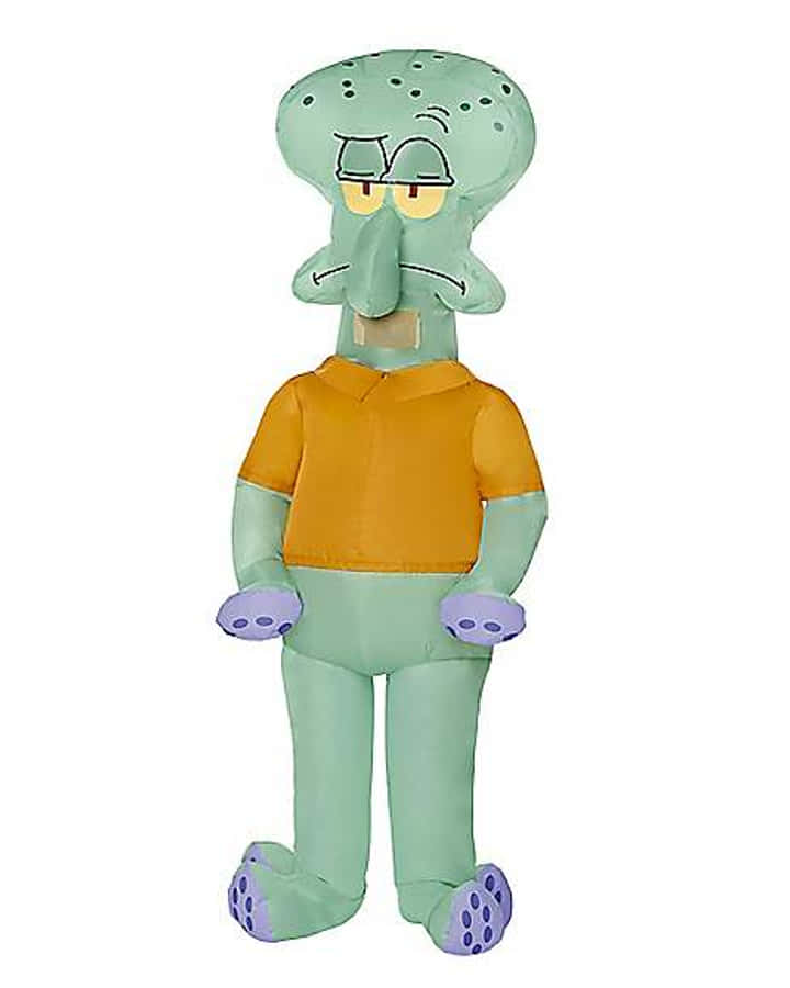 Squidward 桌布 壁紙 — 一個大型充氣 Squidward Tentacles 毛絨玩具，穿著橙色襯衫和紫色腳，站在純白色背景前。