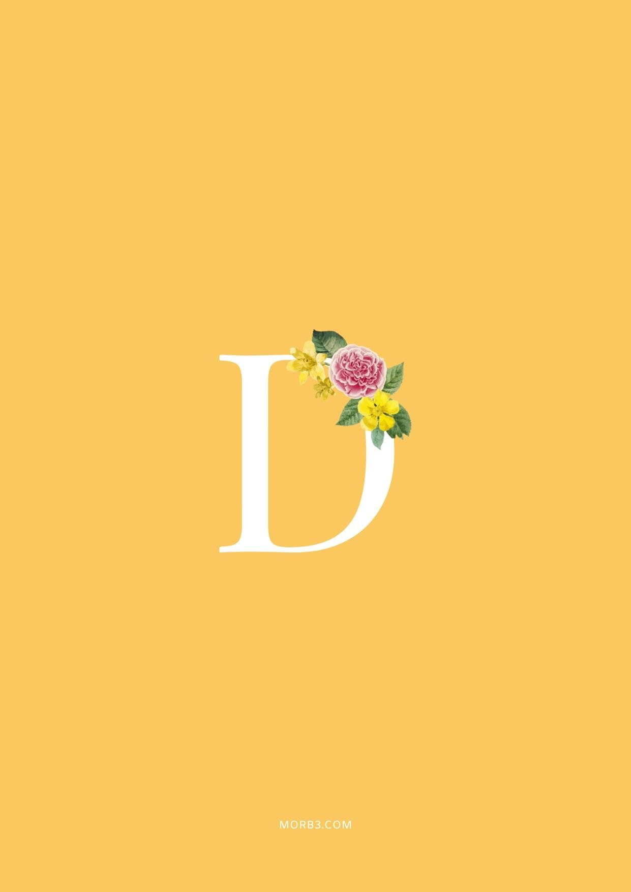 字母D 桌布 壁紙 — 一個大型白色字母D，在純芥末黃色背景上飾有粉紅色和黃色花朵。
