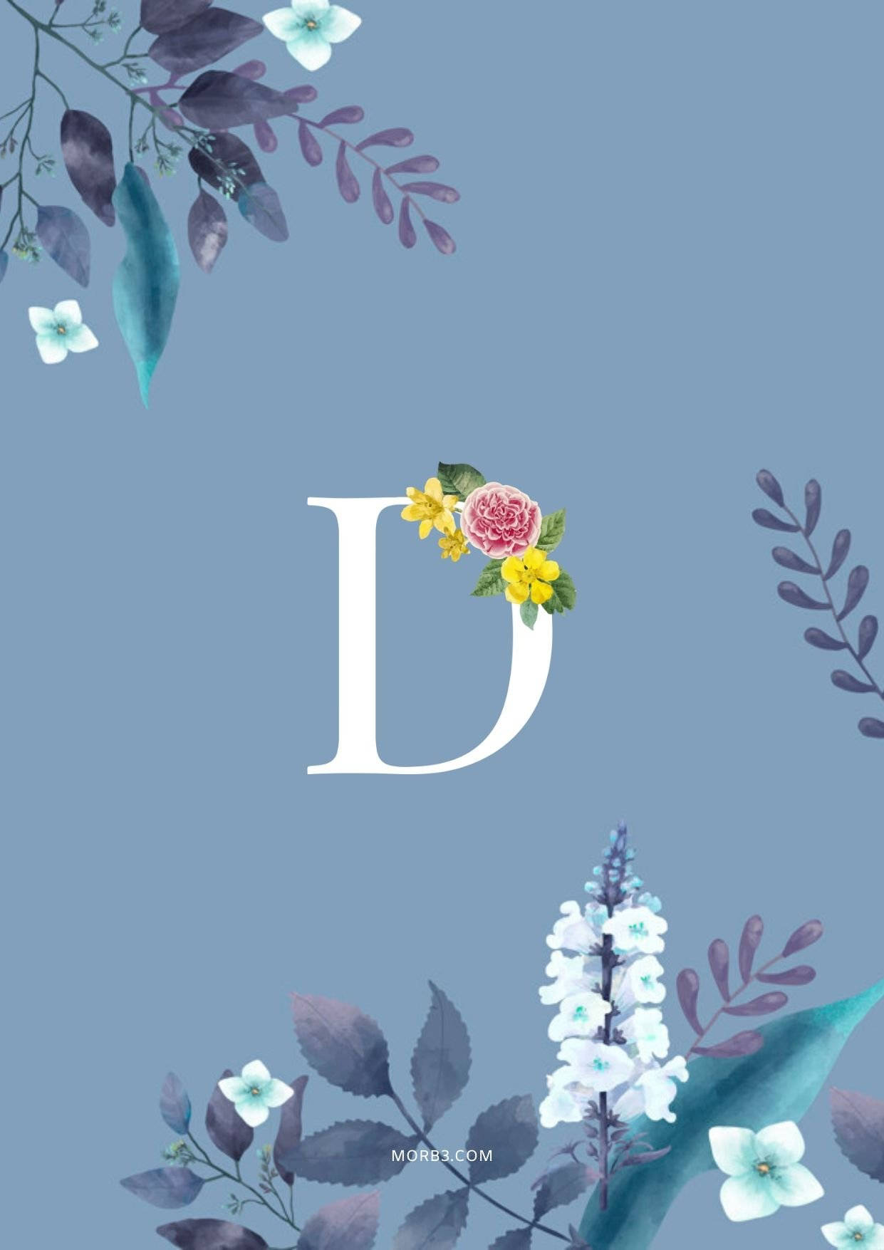 字母D 桌布 壁紙 — 一個大型白色字母D，飾有粉紅色、黃色和白色的花朵，以及紫色和青綠色的葉子，背景為柔和的藍色。