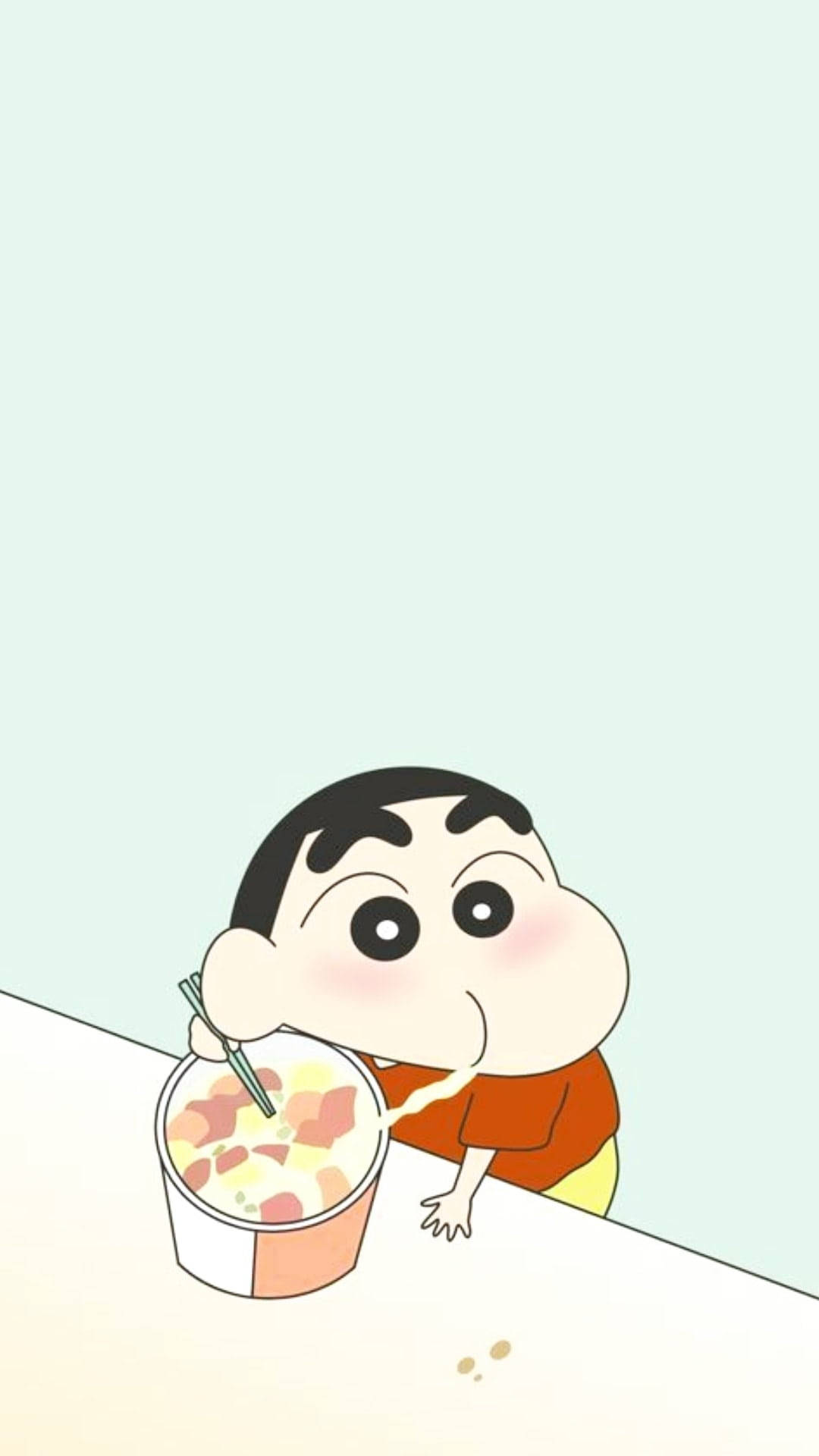 shinchan 桌布 壁紙 — 一個大眼睛的卡通男孩用筷子從杯子裡吃麵條，背景是淡綠色。