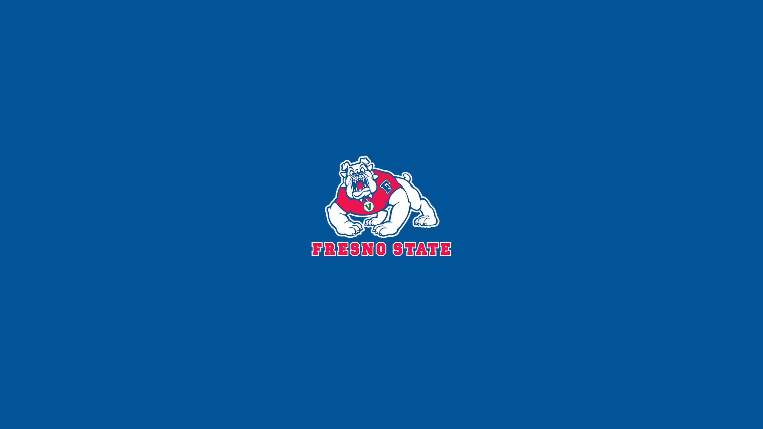 足球 桌布 壁紙 — 一個大膽的 Fresno State 鬥牛犬吉祥物標誌，置中在純皇家藍色背景上。