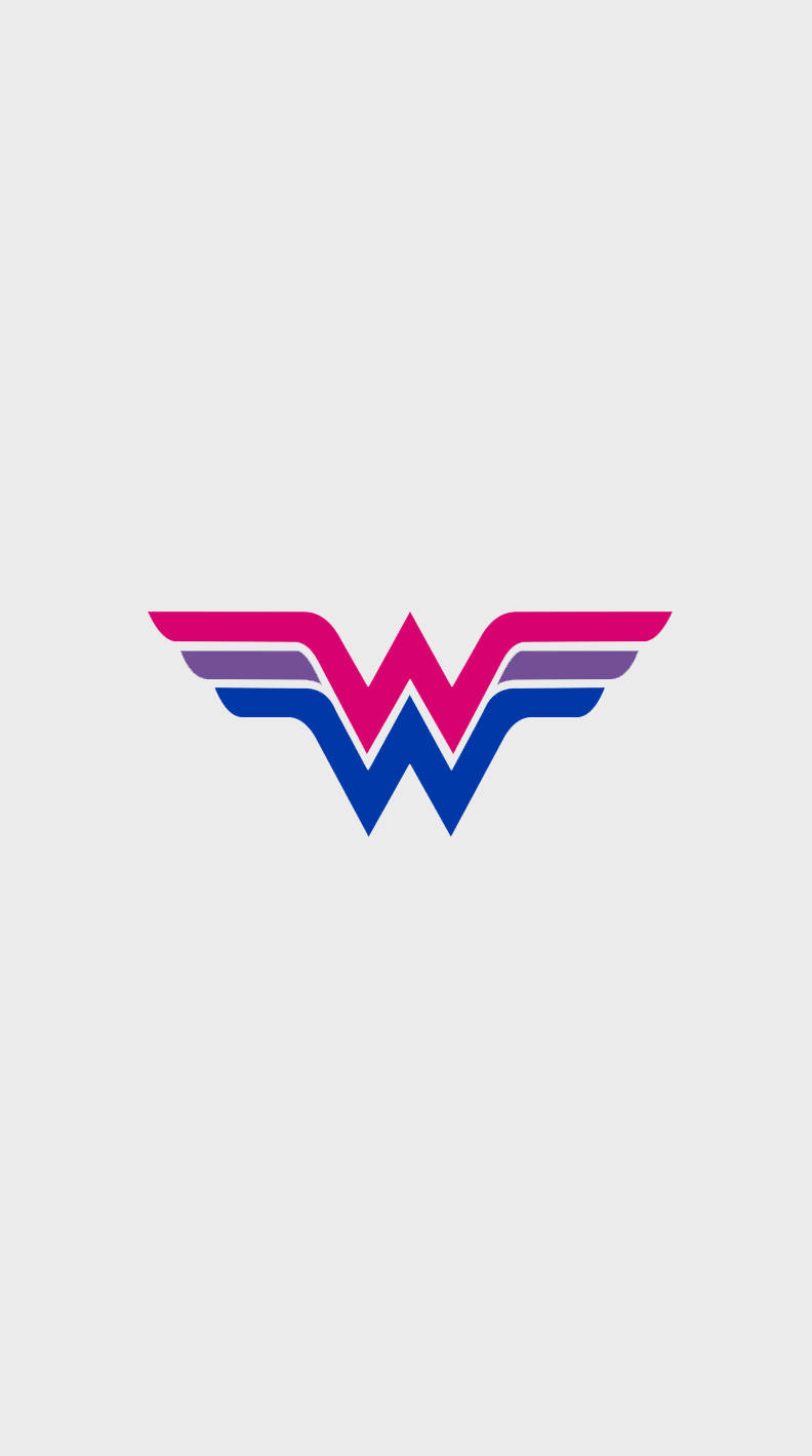 Bisexual Flag 桌布 壁紙 — 一個大膽的 Wonder Woman 標誌，帶有粉紅色、紫色和藍色條紋，居中在淺灰色背景上。