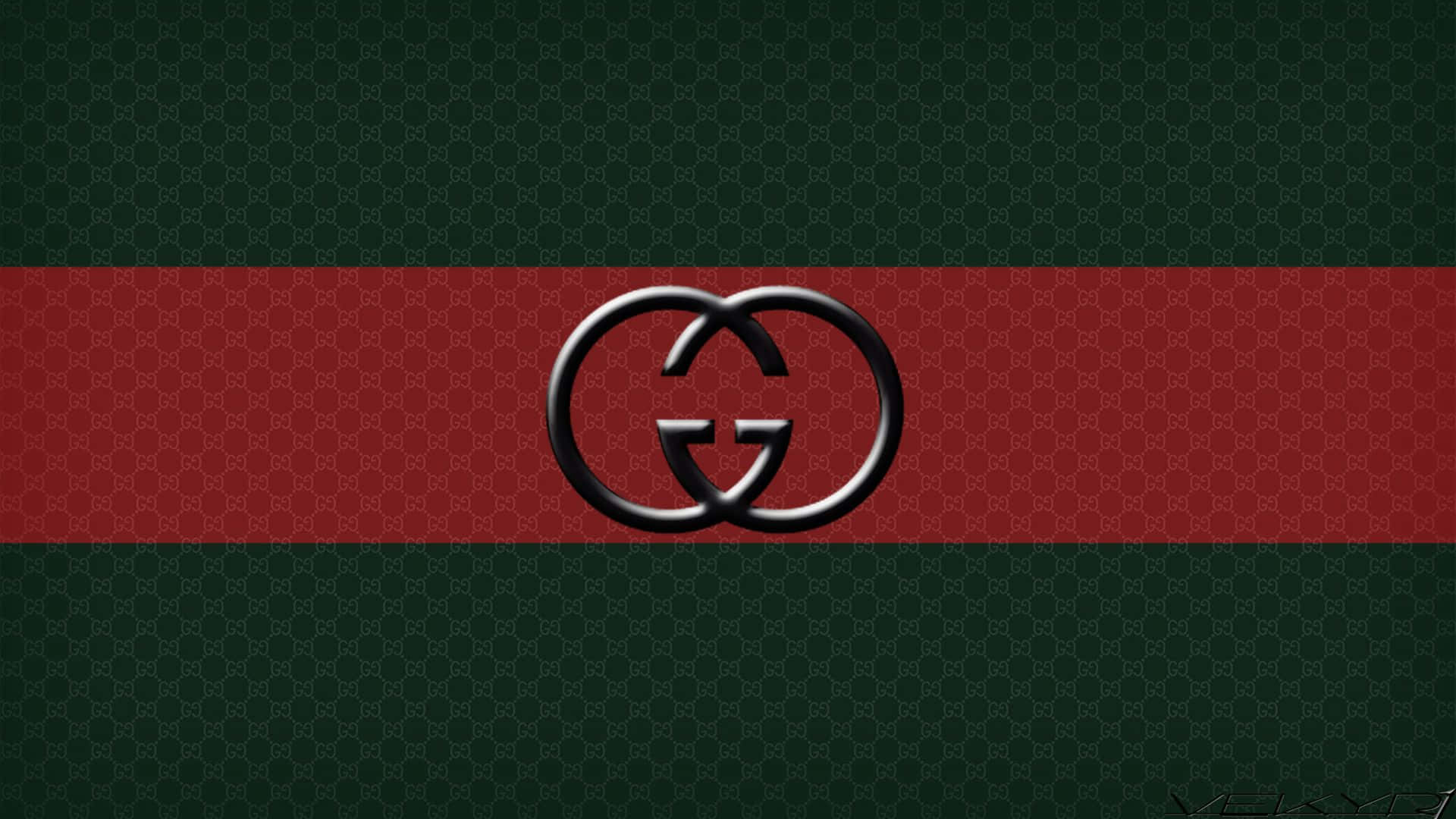 Gucci 桌布 壁紙 — 一個大膽的Gucci標誌居中在紅色條紋上，背景為深綠色字母組合圖案。