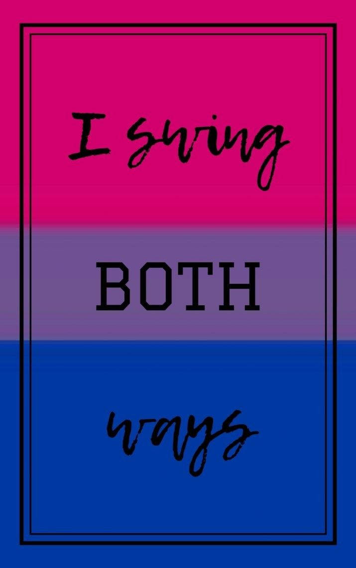 Bisexual Flag 桌布 壁紙 — 一個大膽的圖形設計，在粉紅、紫色和藍色漸變背景上，以對比字體呈現「I swing both ways」這句話。