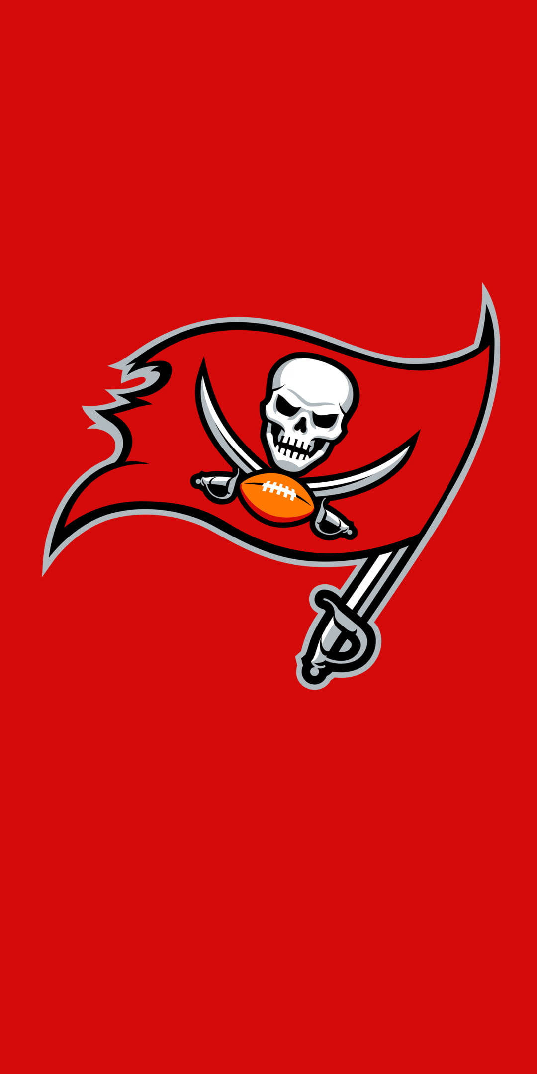 NFL Team Logo 桌布 壁紙 — 一個大膽的坦帕灣海盜隊標誌，帶有骷髏頭、交叉的劍和一個足球，背景是鮮豔的紅色。
