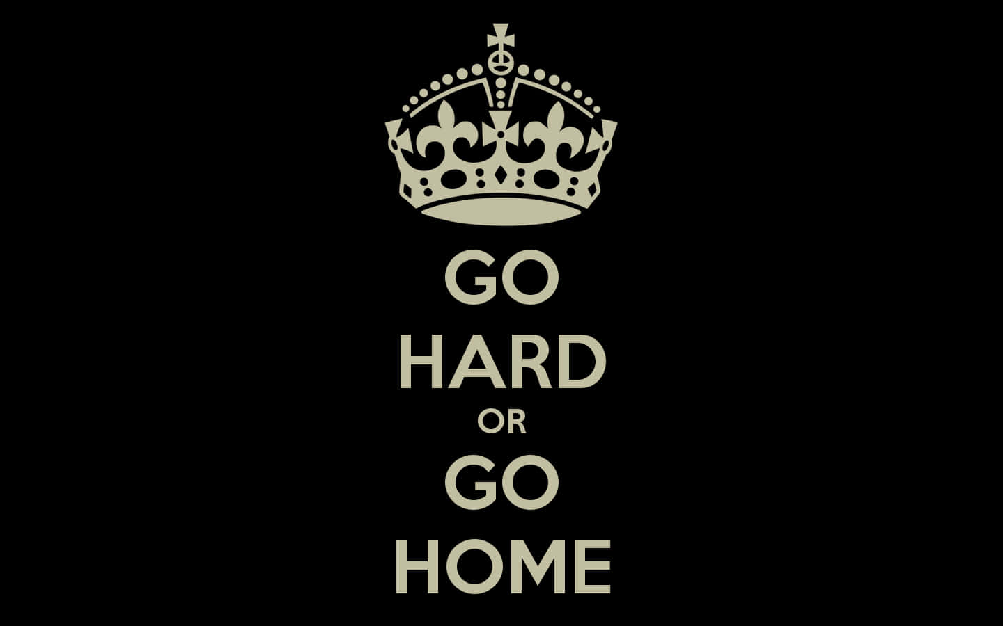 語錄 桌布 壁紙 — 一個大膽的奶油色皇冠和文字「GO HARD OR GO HOME」在純黑色背景上脫穎而出。