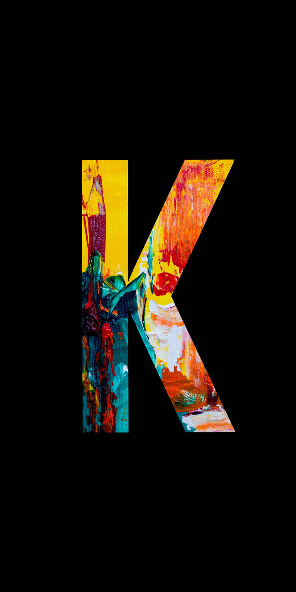 一個風格化的字母K，在黑色背景上有彩色抽象油漆筆觸。 — 字母K動圖 壁紙