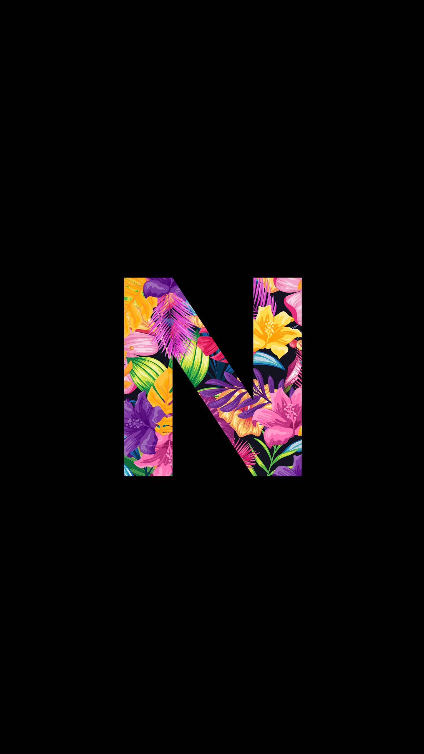 字母 N 桌布 壁紙 — 一個大膽的字母N，充滿了鮮豔的熱帶花卉和葉子，襯托在純黑色背景上。