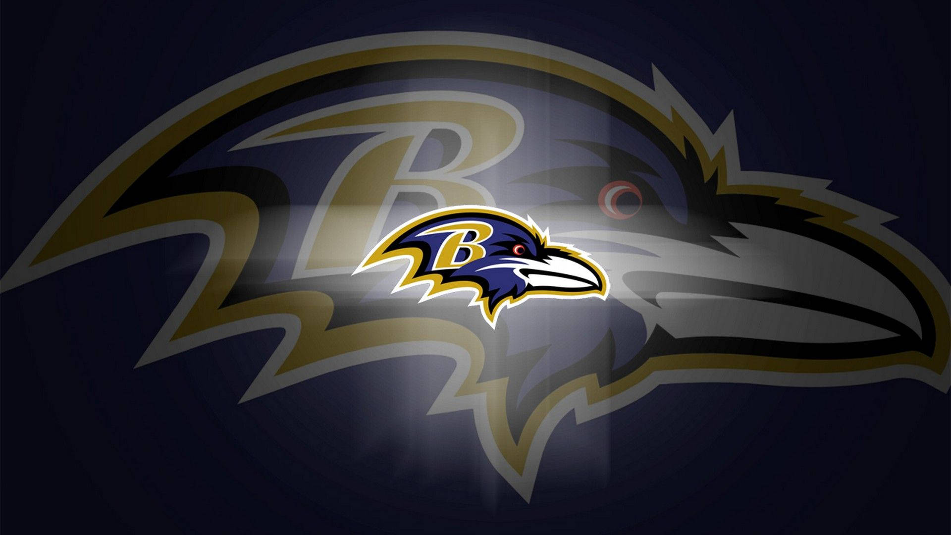 Ravens 桌布 壁紙 — 一個大膽的巴爾的摩烏鴉隊標誌，帶有風格化的烏鴉頭和字母 B，在深藍色漸變背景上發光。