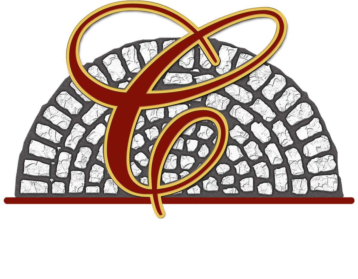 Cobblestone 桌布 壁紙 — 一個大膽的標誌，在鵝卵石拱門上方有一個風格化的紅色和金色 'C'，下方有 'COBBLESTONE HOMES' 文字。