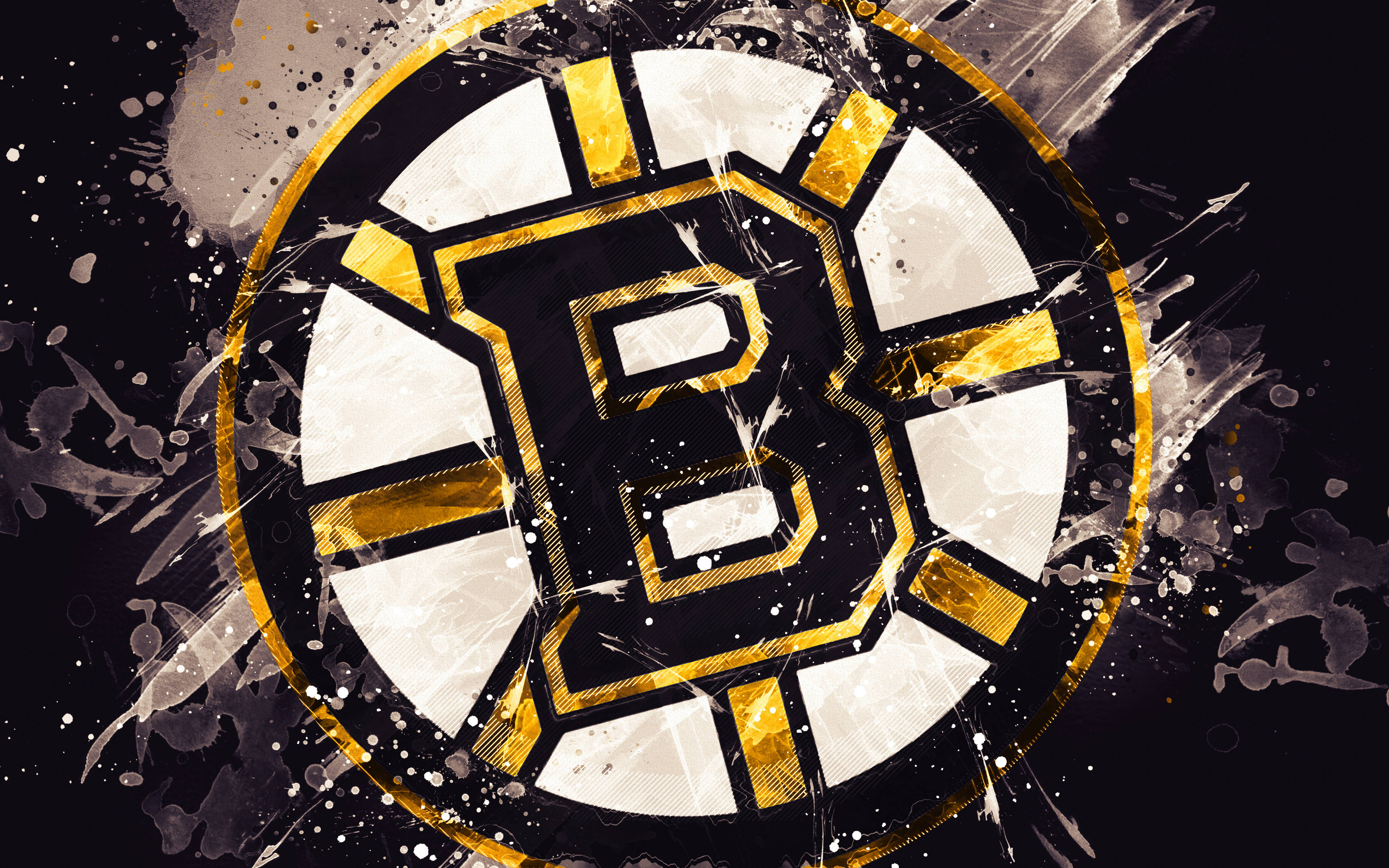 bruins 桌布 壁紙 — 一個大膽的波士頓棕熊隊標誌，在深色背景上濺上動態的金色、白色和黑色油漆。