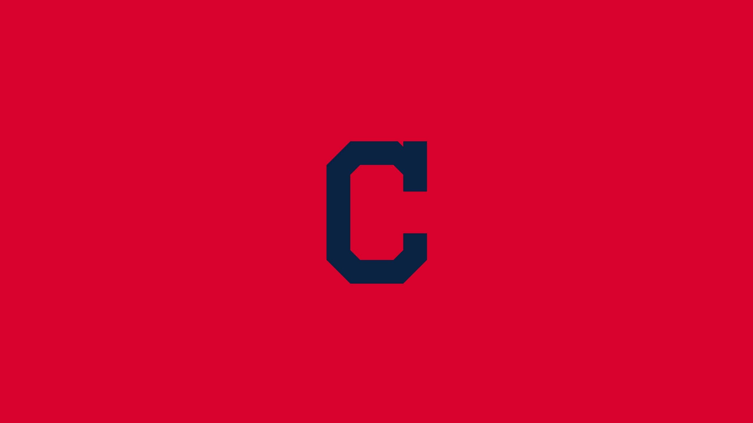 Cleveland Indians 桌布 壁紙 — 一個大膽的海軍藍字母C居中在純紅色背景上。