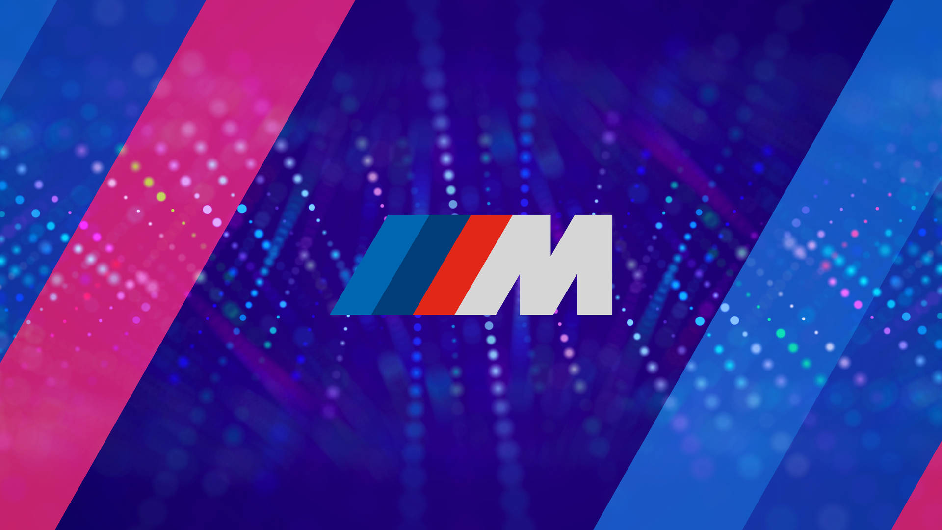 Logo 桌布 壁紙 — 一個大膽的白色BMW M標誌，居中放置在帶有對角粉紅、藍色和紫色光條及發光粒子效果的動態背景上。