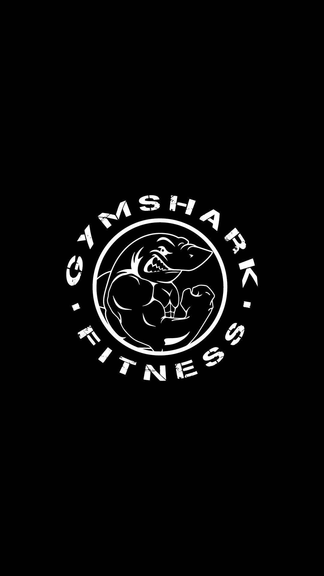 Fitness Motivation iPhone 桌布 壁紙 — 一個大膽的白色Gymshark健身標誌，上面有一隻肌肉發達的鯊魚在純黑色背景上展示力量。
