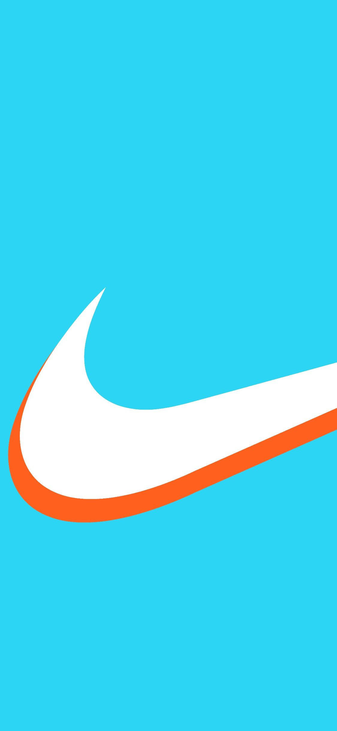Nike iPhone 桌布 壁紙 — 一個大膽的白色Nike勾號配橙色邊框，對角線切割在純青色背景上。