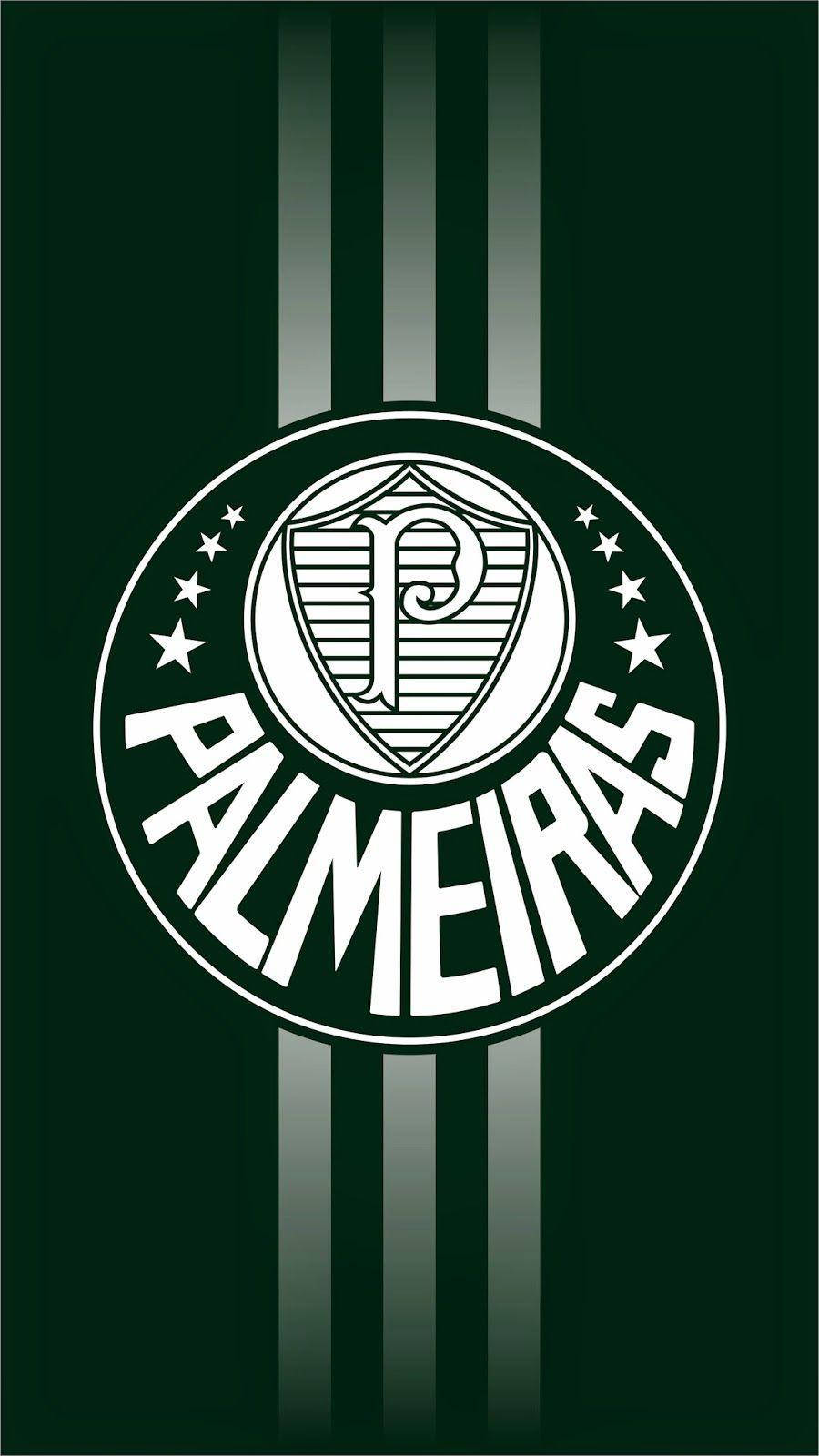 Palmeiras 桌布 壁紙 — 一個大膽的白色帕爾梅拉斯足球俱樂部徽章，置於帶有垂直條紋的深綠色背景中央。