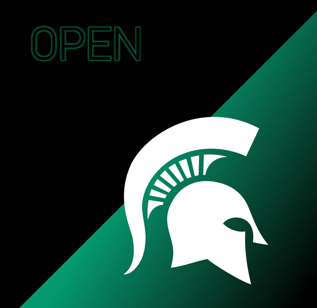 Michigan State Spartans 桌布 壁紙 — 一個大膽的白色斯巴達頭盔標誌，位於黑色背景上的對角綠色漸變上，帶有發光的綠色「OPEN」文字。