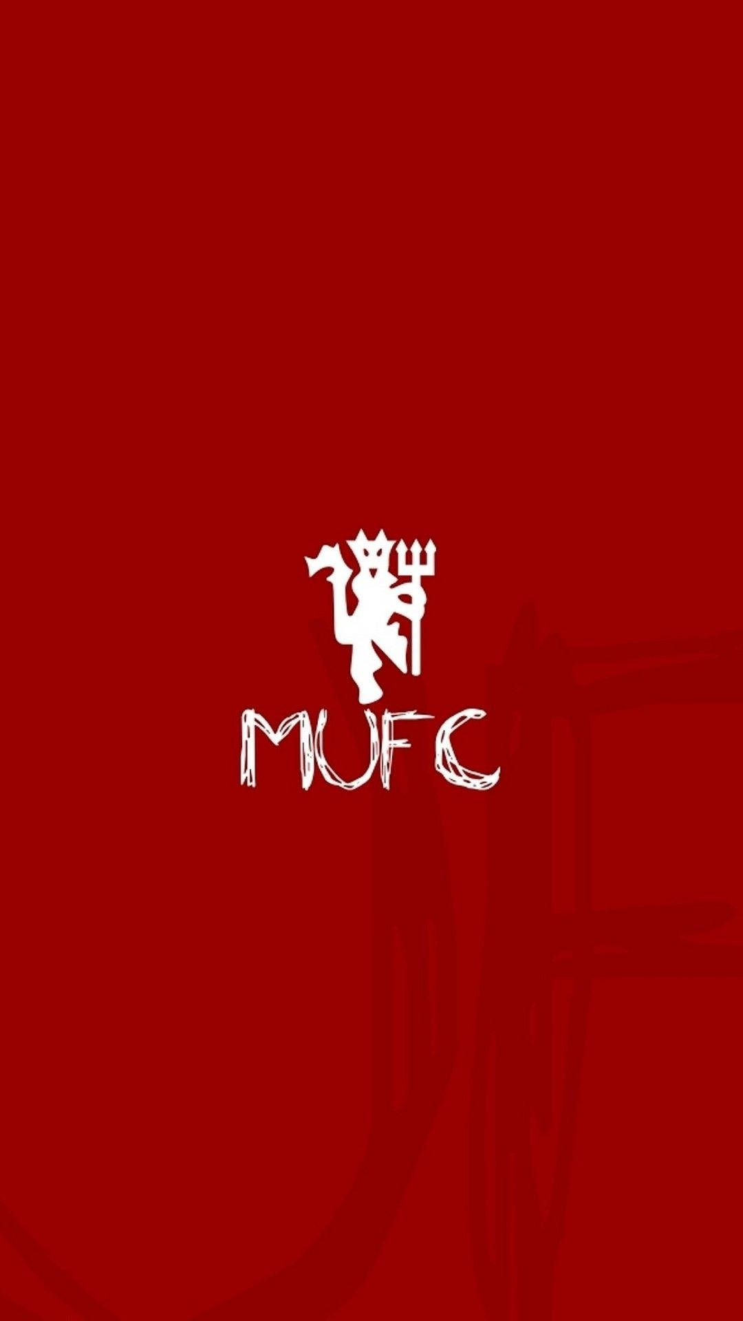 Manchester United Logo 桌布 壁紙 — 一個大膽的白色曼聯隊徽和MUFC文字，居中於純深紅色背景上。
