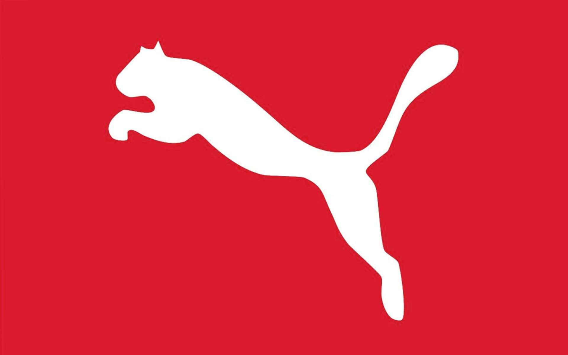 Puma 桌布 壁紙 — 一個大膽的白色跳躍美洲獅剪影在純紅色背景上脫穎而出。