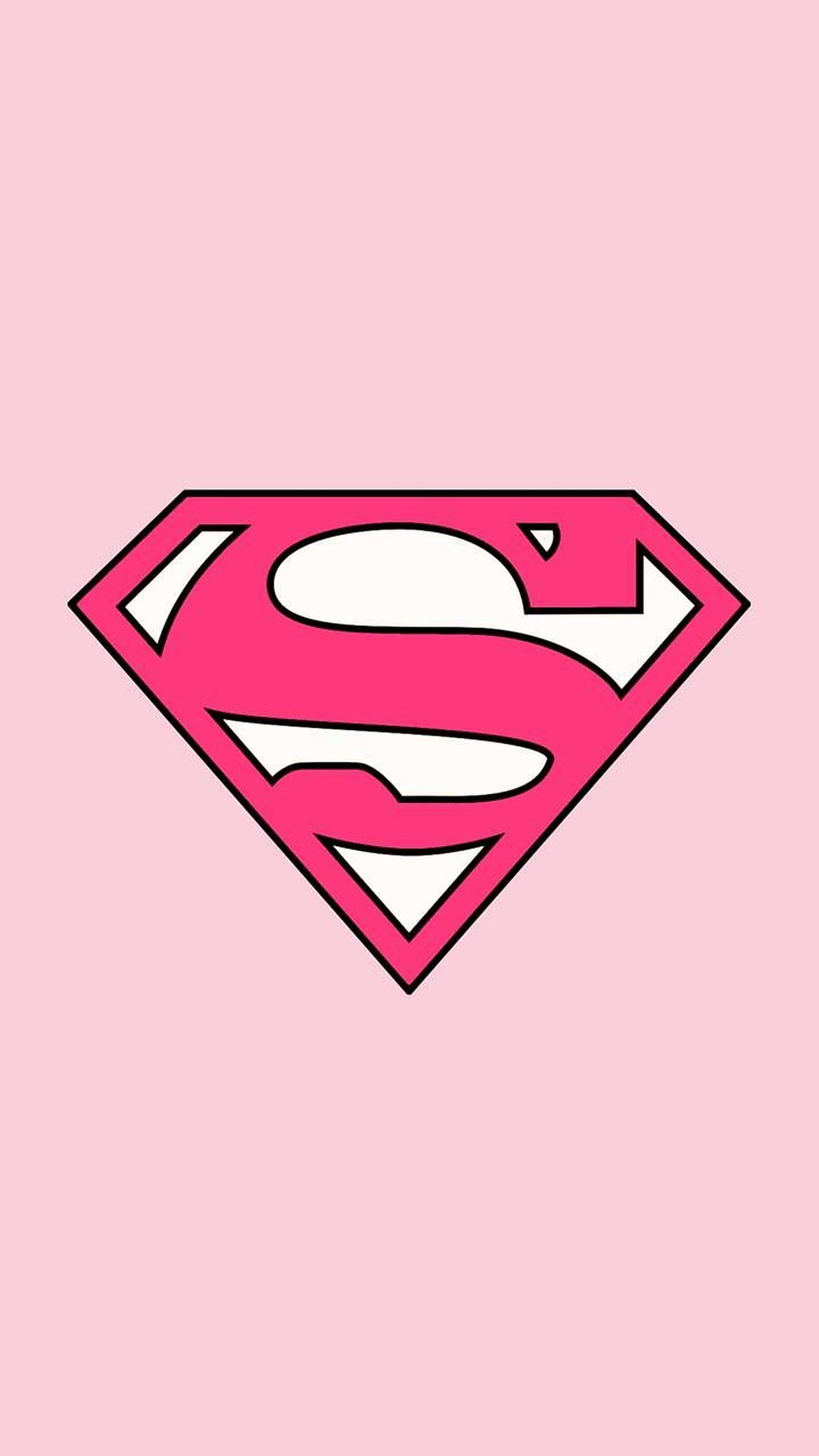 Superwoman 桌布 壁紙 — 一個大膽的粉紅色超人標誌，置於柔和的粉彩粉紅色背景上，帶有清晰的黑色輪廓。