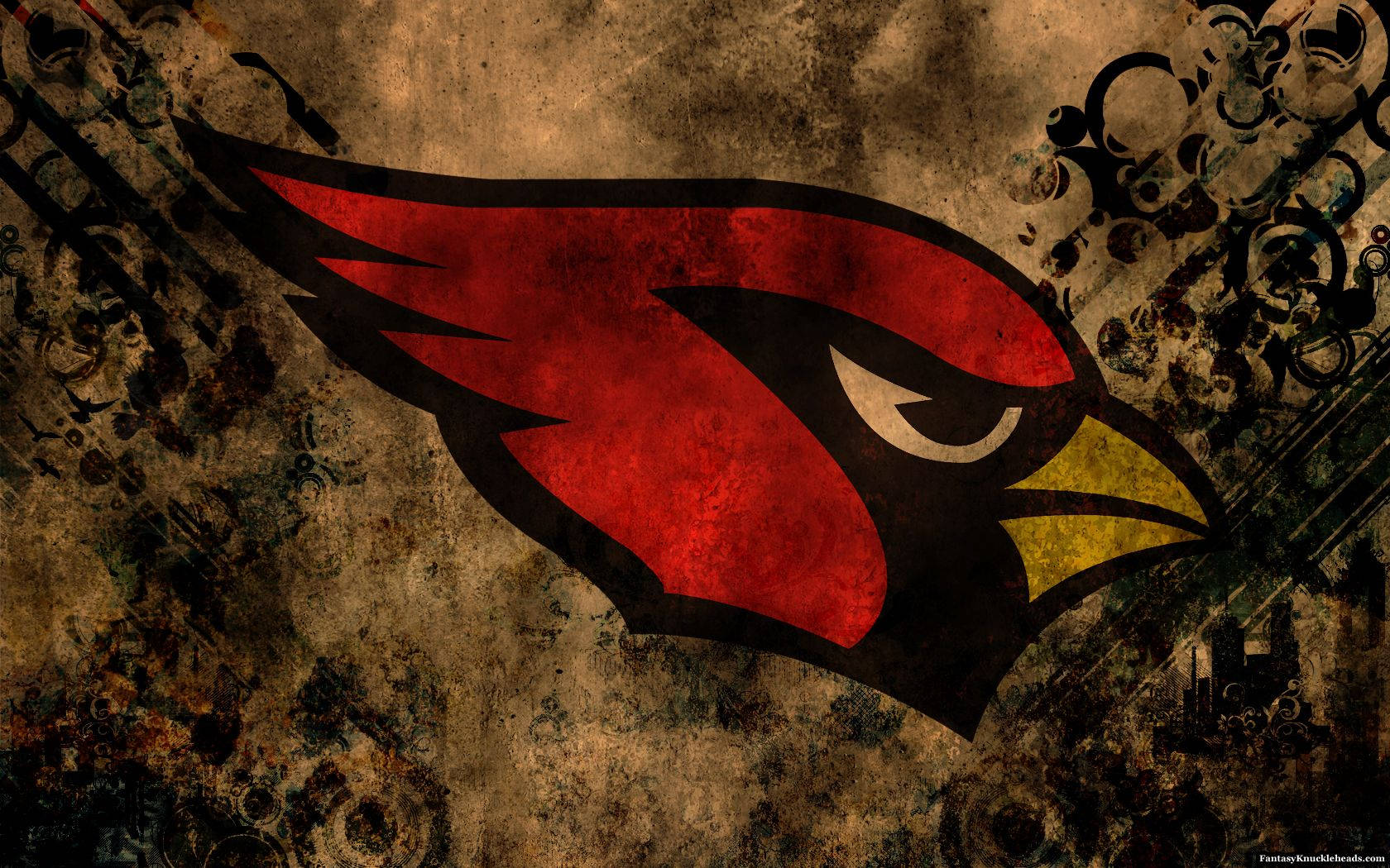 Cardinals 桌布 壁紙 — 一個大膽的紅色主教標誌，帶有黑色輪廓和黃色喙，在帶有華麗深色漩渦的粗糙紋理背景上脫穎而出。