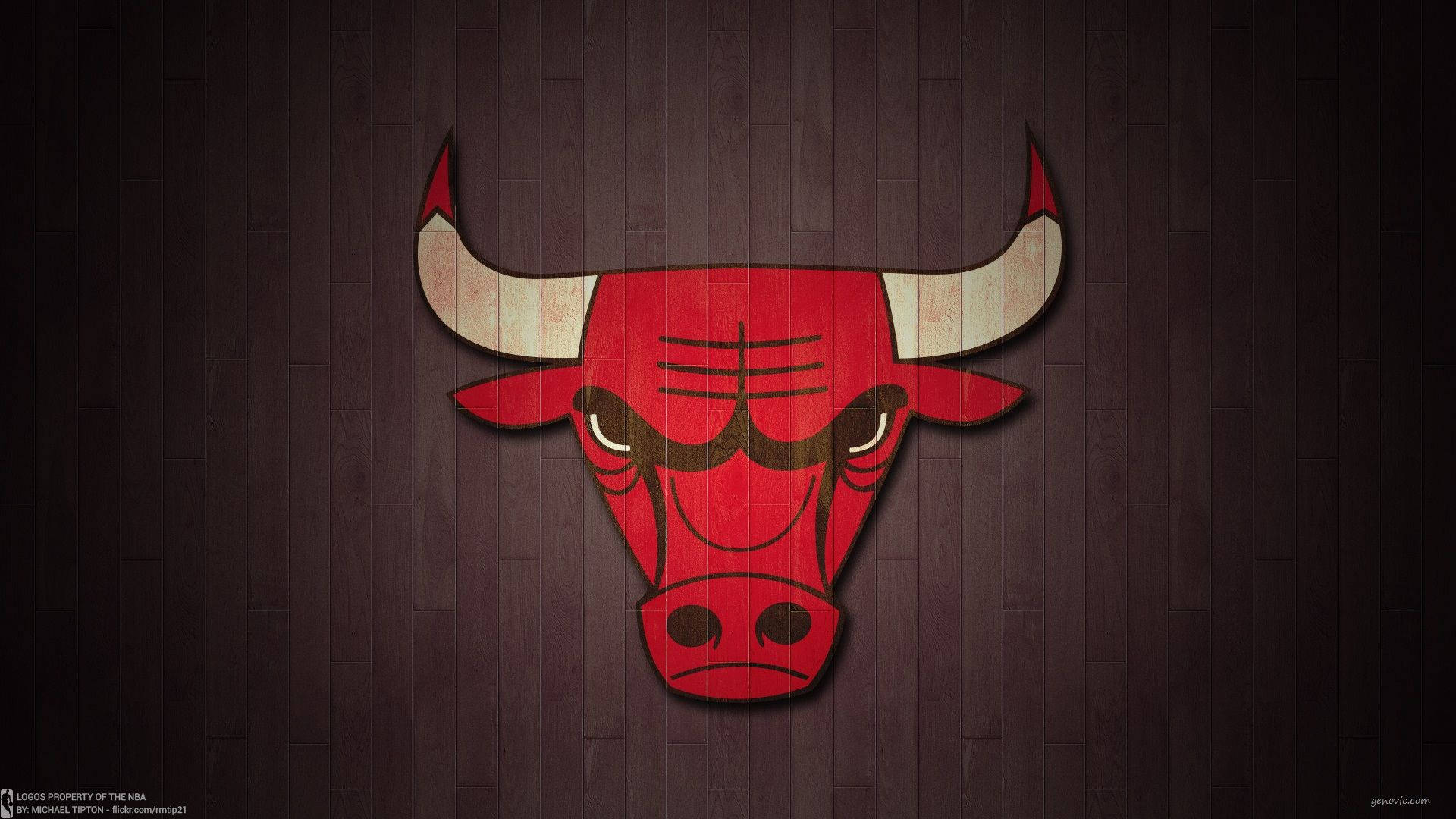 Chicago Bulls 桌布 壁紙 — 一個大膽的紅色公牛標誌，帶有白色角，在深色木牆背景下強烈凝視。