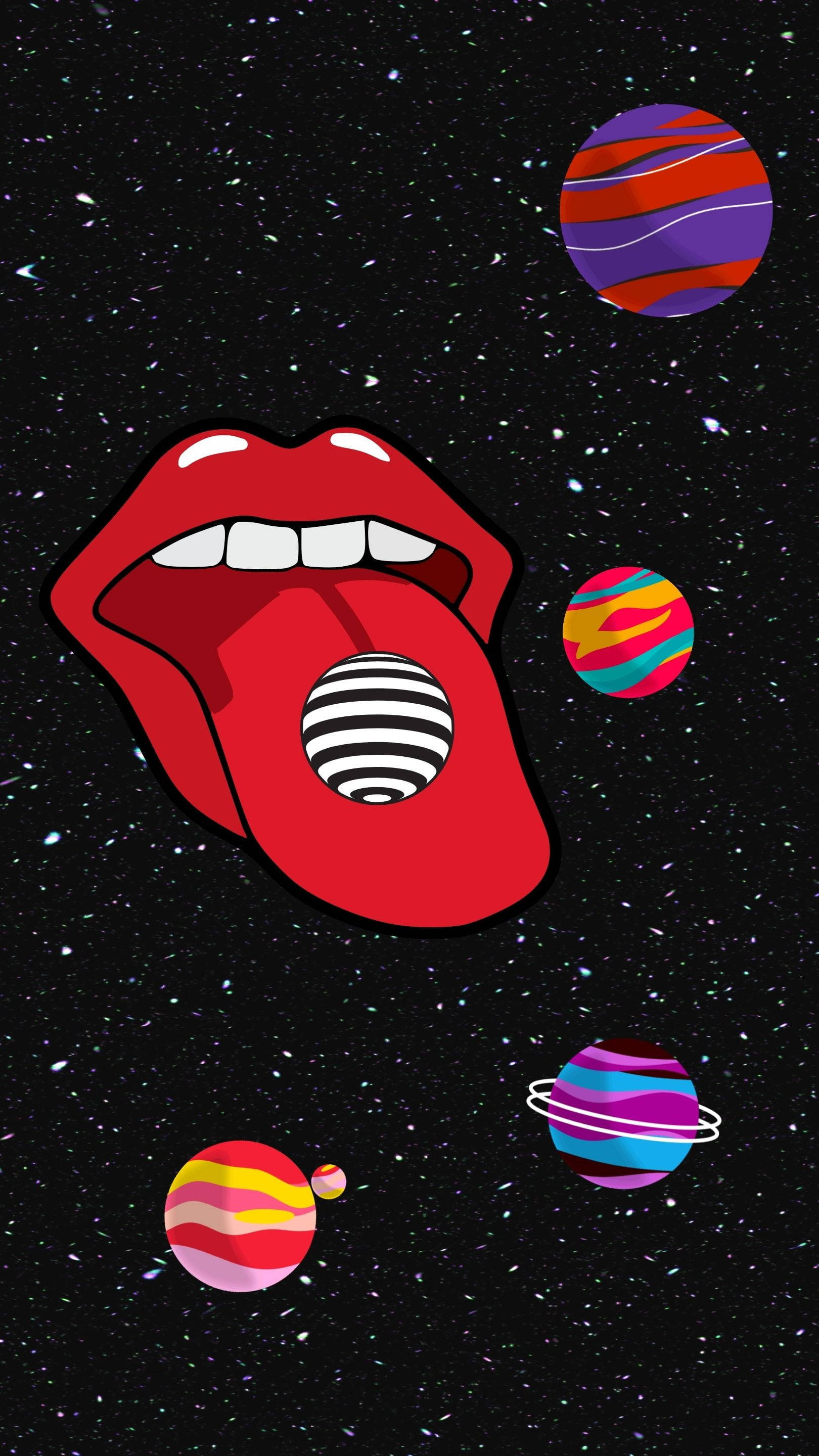 Retro 桌布 壁紙 — 一個大膽的紅色嘴唇標誌，帶有條紋舌頭，從星光宇宙背景中伸出，周圍環繞著彩色條紋行星。