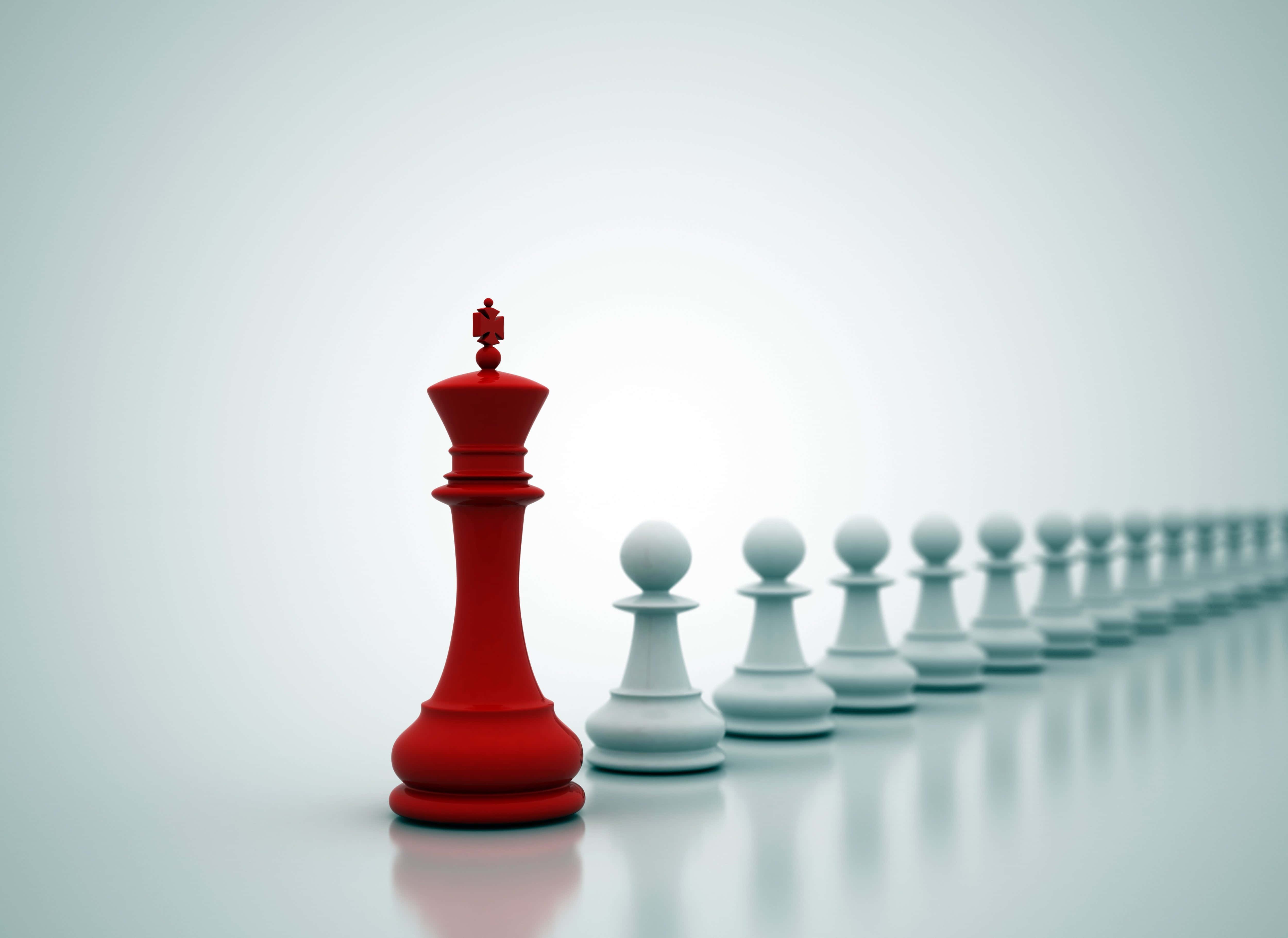 Leadership 桌布 壁紙 — 一個大膽的紅色國王獨自面對一排白色兵卒，立於極簡風格的反射表面上。