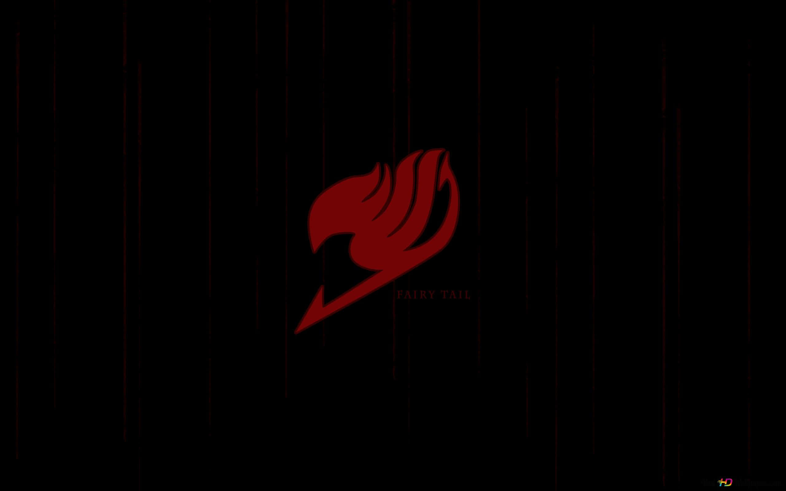 Fairy Tail Logo 桌布 壁紙 — 一個大膽的紅色妖精尾巴標誌在帶有微妙垂直紅色條紋的深色背景上發光。
