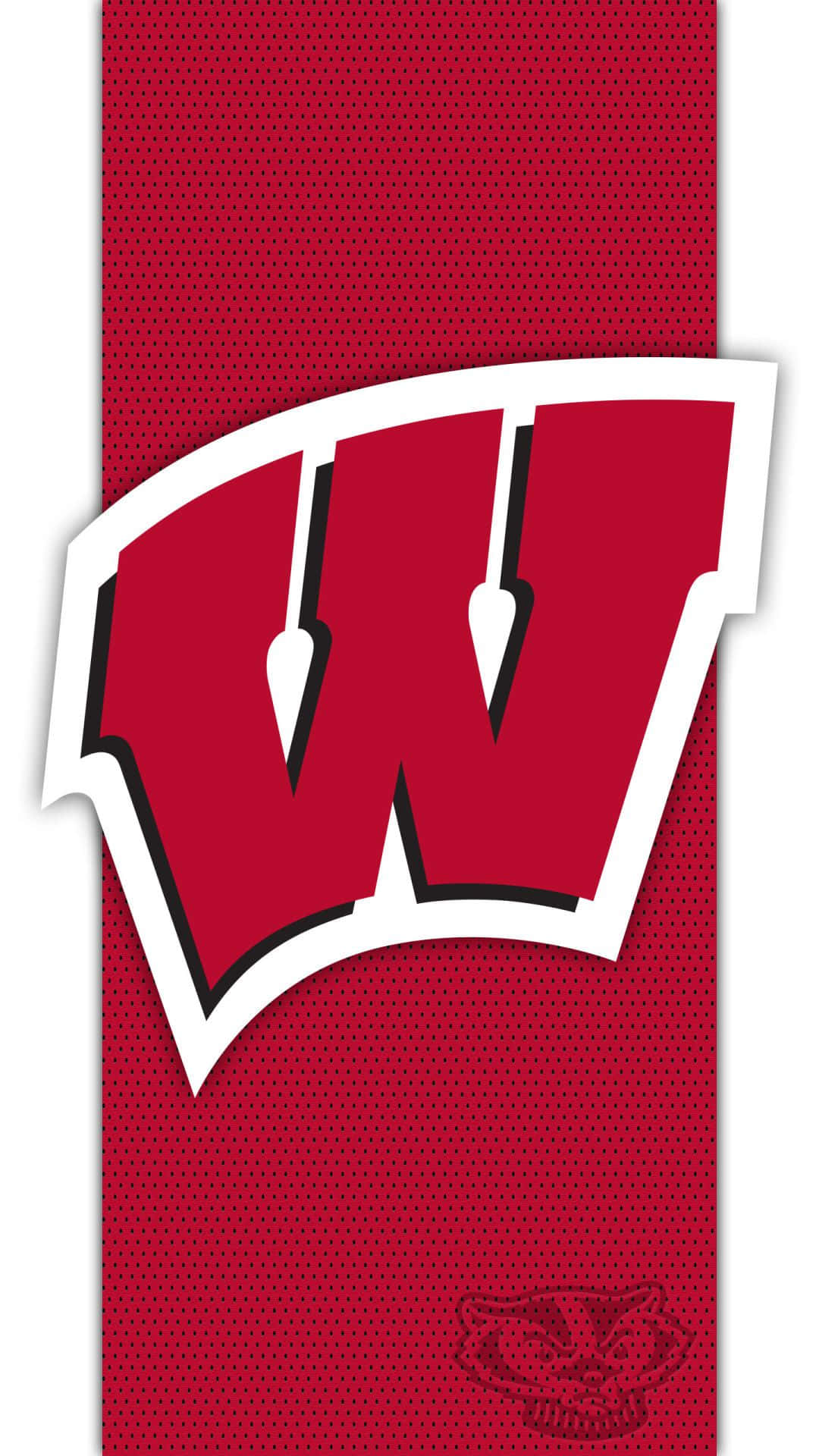 Wisconsin Badgers 桌布 壁紙 — 一個大膽的紅色威斯康辛州 'W' 標誌，帶有白色輪廓和黑色邊框，置於有紋理的紅色布料背景上，並有一個小獾徽章。