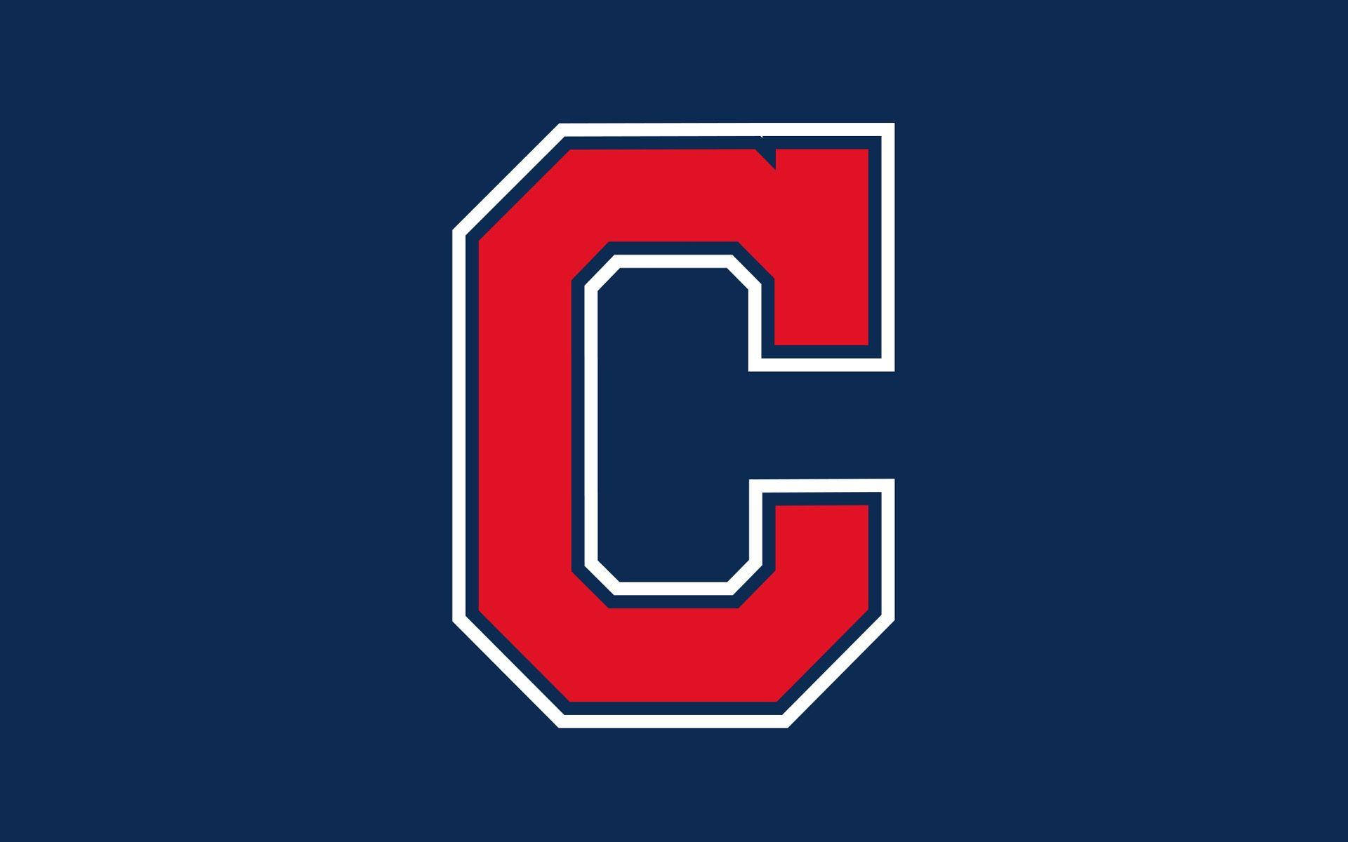 Cleveland Indians 桌布 壁紙 — 一個大膽的紅色字母C，帶有白色和海軍藍色輪廓，居中在純海軍藍色背景上。