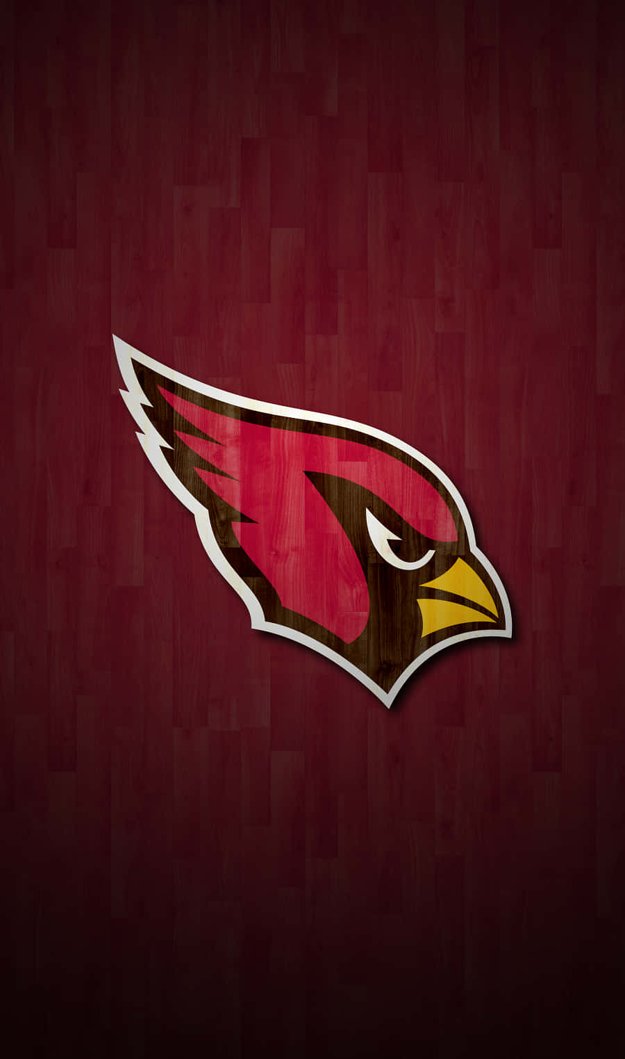 Arizona Cardinals 桌布 壁紙 — 一個大膽的紅色紅雀標誌，帶有白色和黃色點綴，在帶有紋理的栗色木紋背景上脫穎而出。