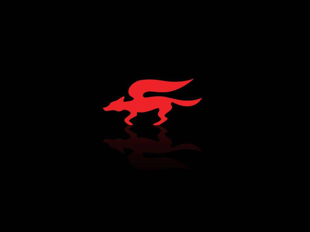 Star Fox 桌布 壁紙 — 一個大膽的紅色風格化狐狸剪影，帶有流暢的尾巴，站在黑色背景上，帶有微妙的倒影。