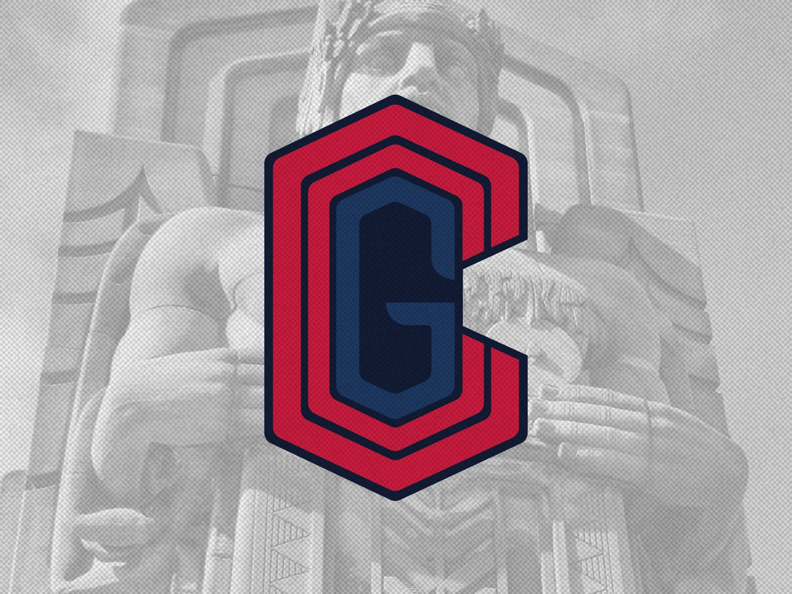 Cleveland Guardians 桌布 壁紙 — 一個大膽的紅藍風格化字母C標誌疊加在褪色的單色古代石像上。