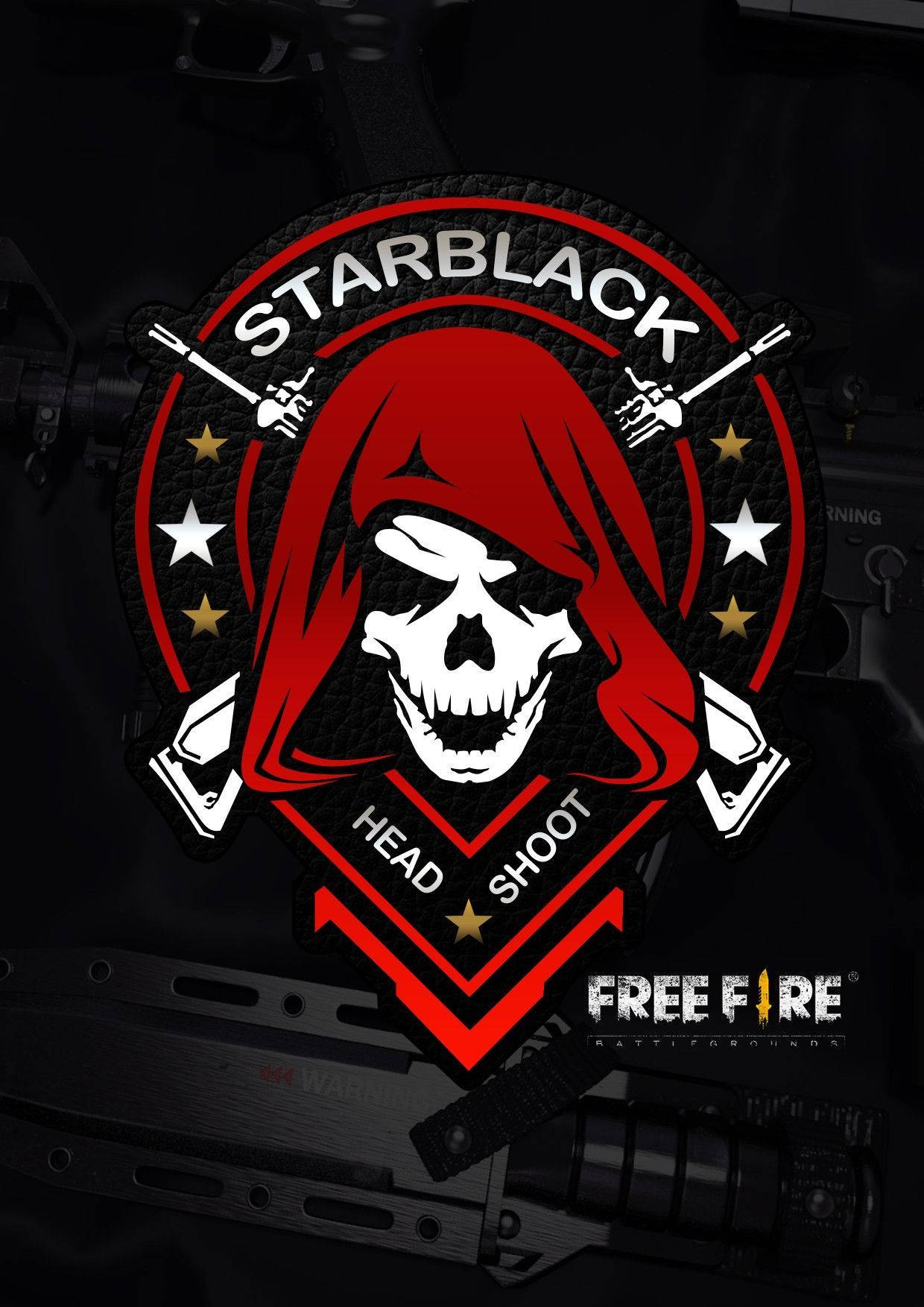 Free Fire Logo 桌布 壁紙 — 一個大膽的紅黑Starblack徽章，帶有骷髏頭和交叉的槍枝，背景為深色槍械。