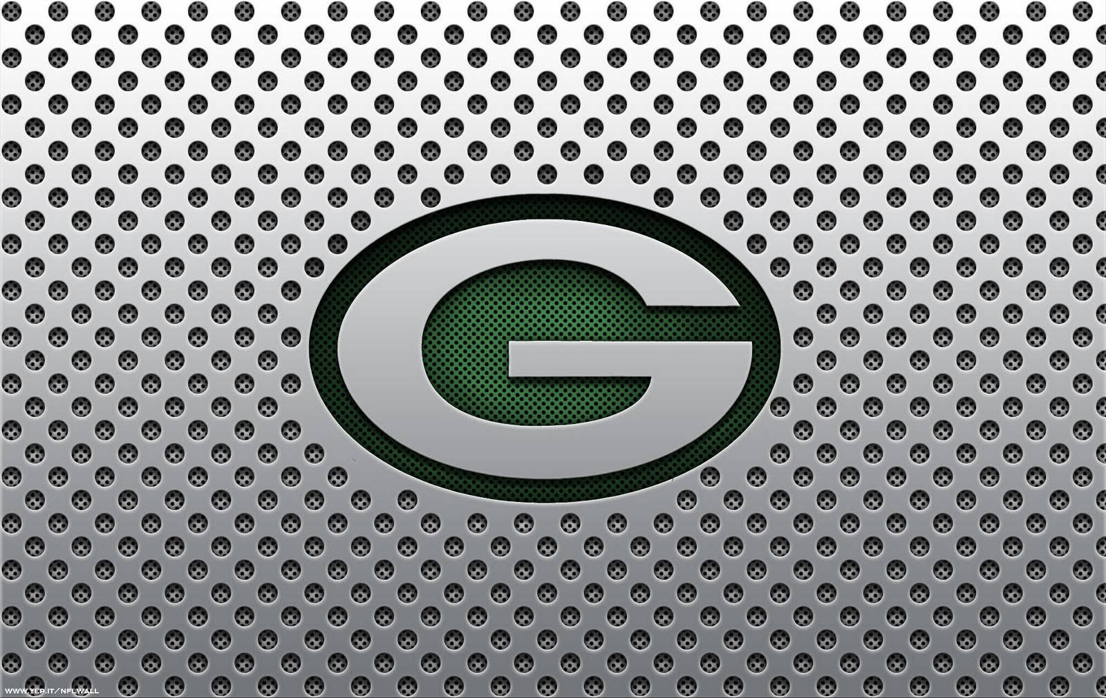 Packers 桌布 壁紙 — 一個大膽的綠色和銀色 'G' 標誌居中於穿孔金屬背景上，帶有漸變照明。
