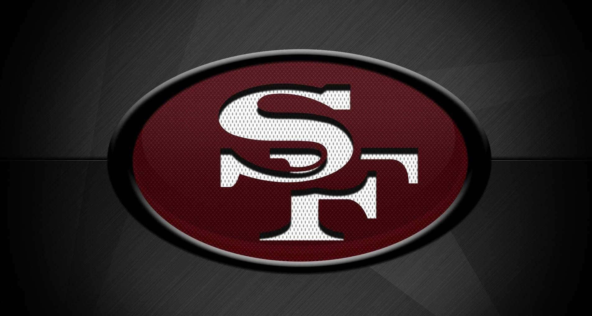 49ers 桌布 壁紙 — 一個大膽的舊金山49人隊標誌，在栗色橢圓形上以白色網狀交織的SF，背景為深色紋理。