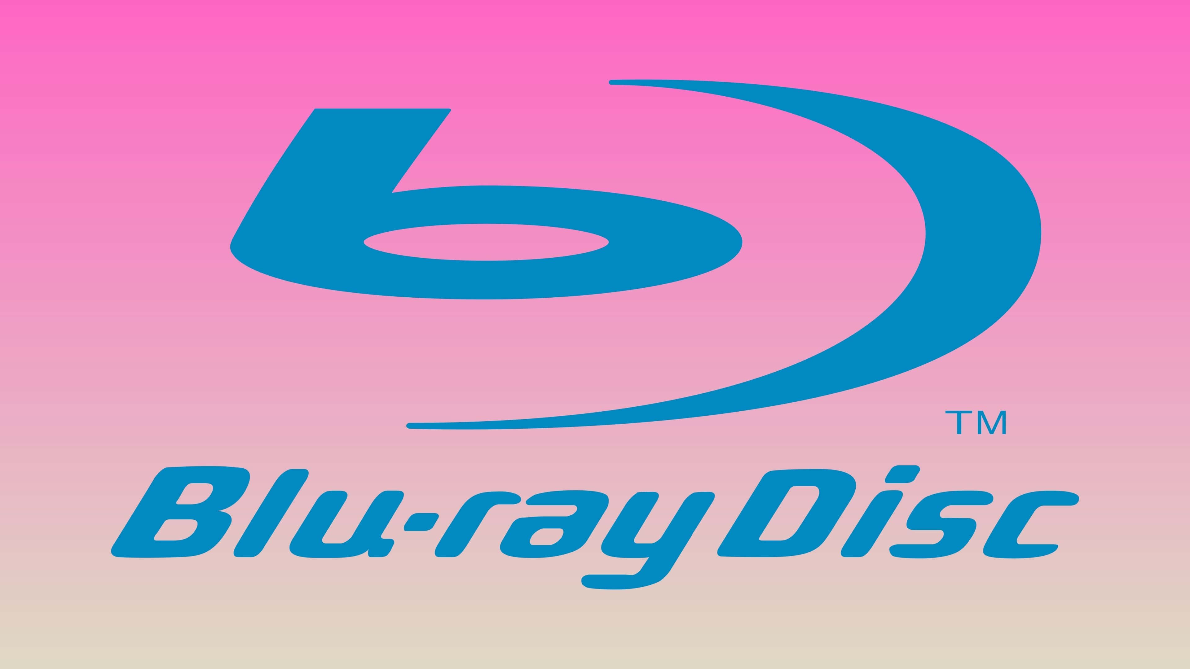 4K Blu-ray 桌布 壁紙 — 一個大膽的藍色 Blu-ray Disc 標誌，置中於柔和粉紅到米色漸變背景上。