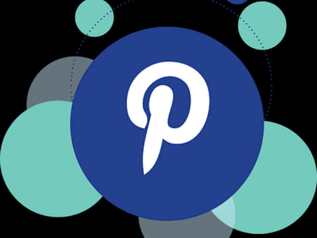 Pinterest Logo 桌布 壁紙 — 一個大膽的藍色Pinterest標誌，居中於黑色背景上漂浮的藍綠色和灰色圓圈之間。